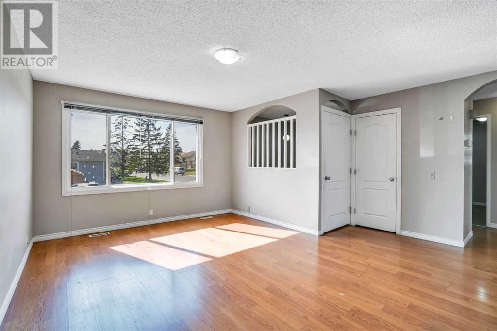 Single Family House Bi-level for Sale in  Faldale Close NE Falconridge Calgary 