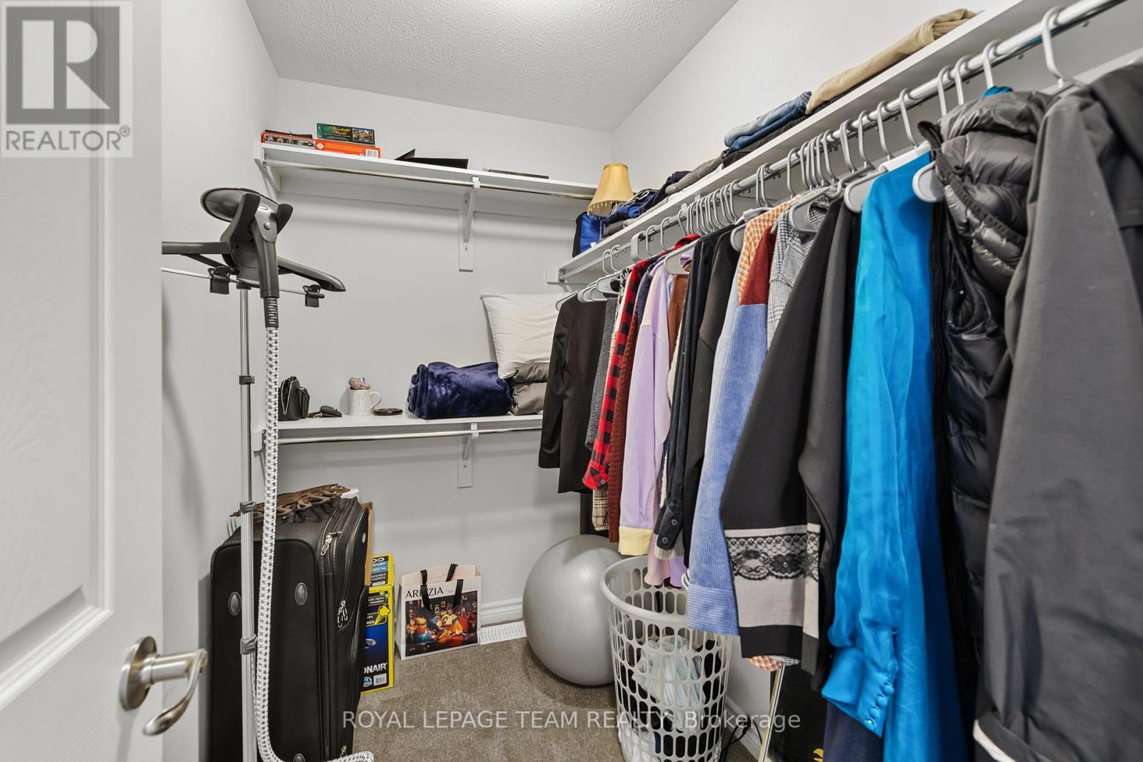 https://ddfcdn.realtor.ca/listing/TS638837767965600000/reb76/highres/9/x12172019_15.jpg