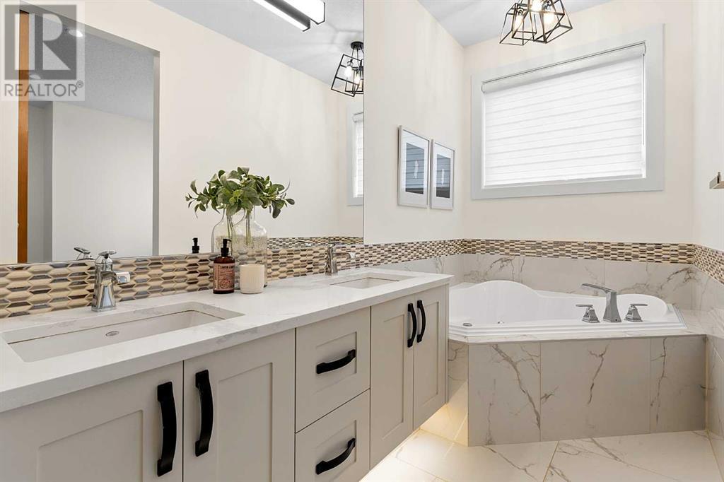 Single Family House for Sale in   Avenue NW Mount Pleasant Calgary 