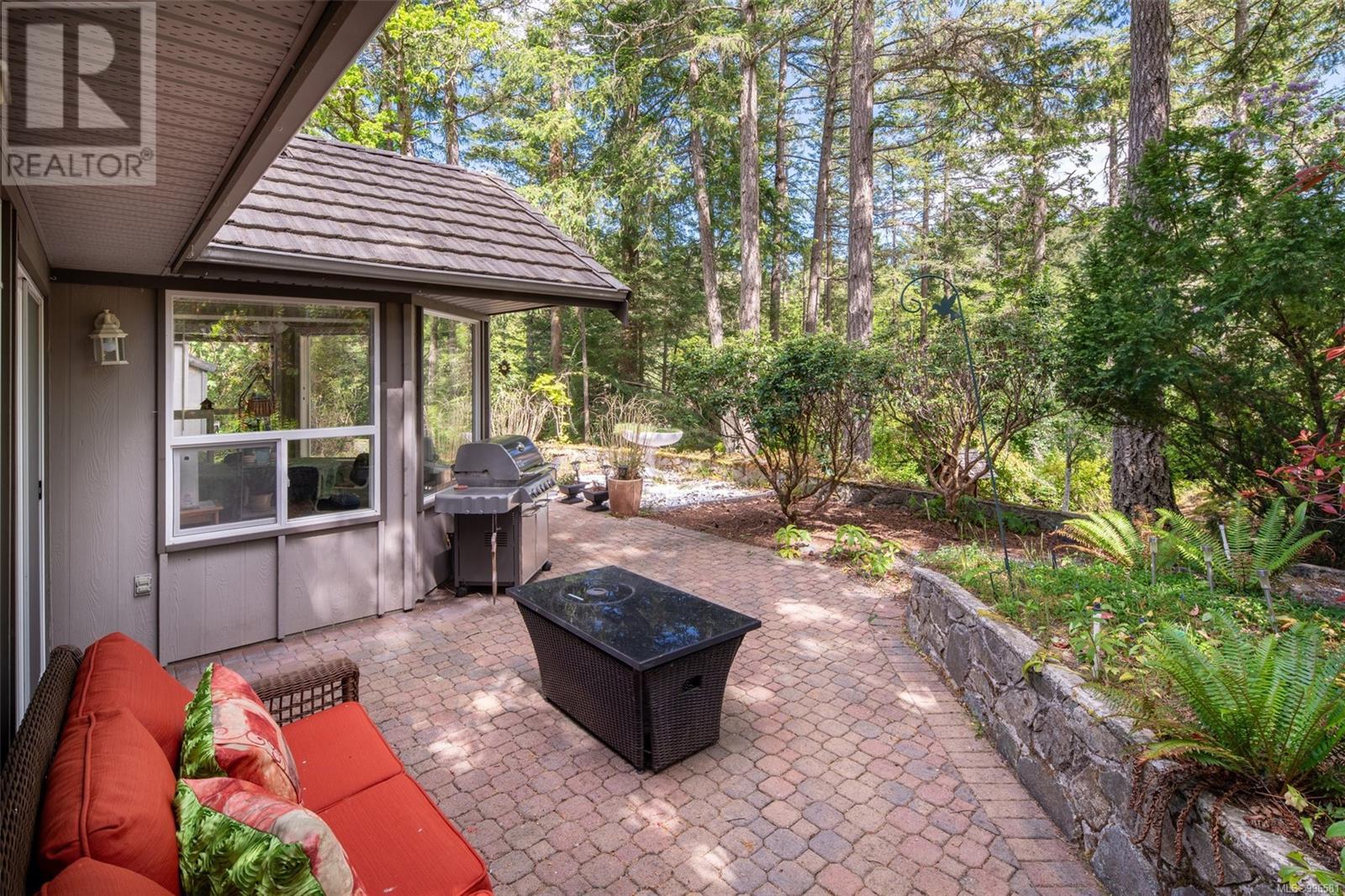  983 Carolwood Drive, Saanich