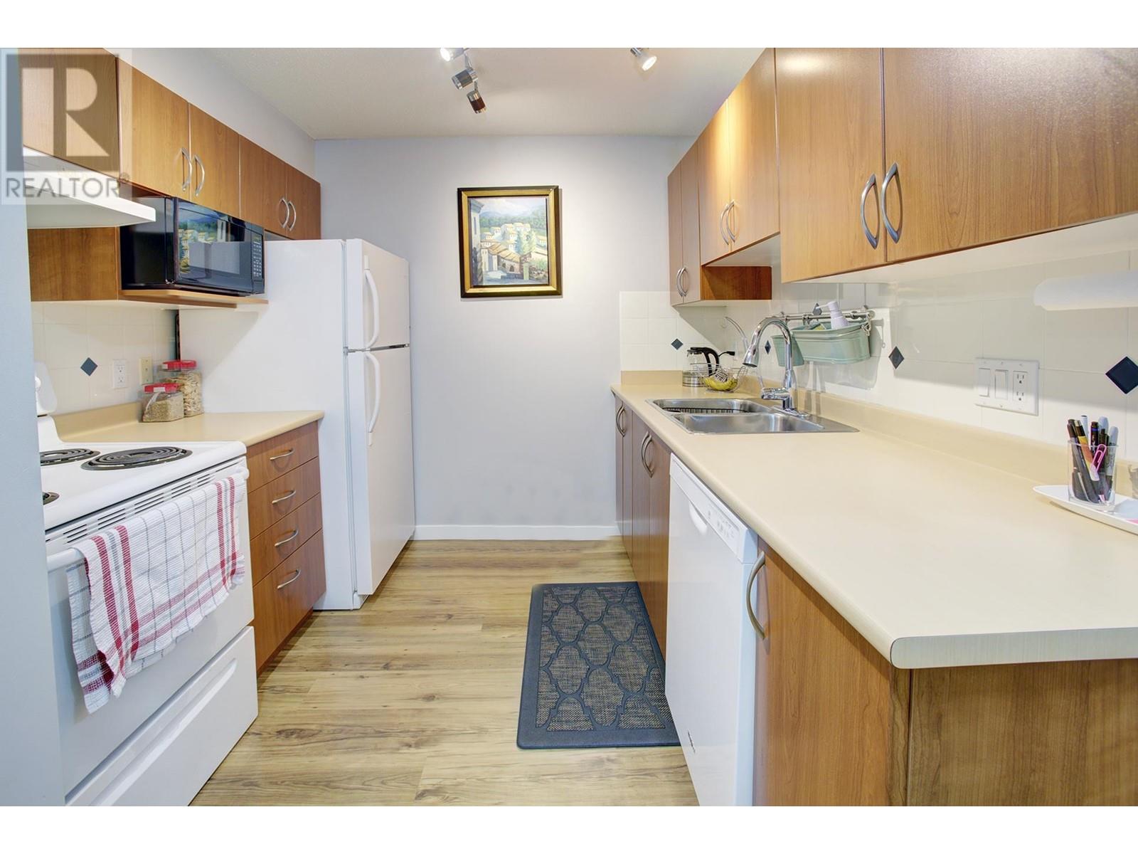 207 38003 SECOND AVENUE, Squamish