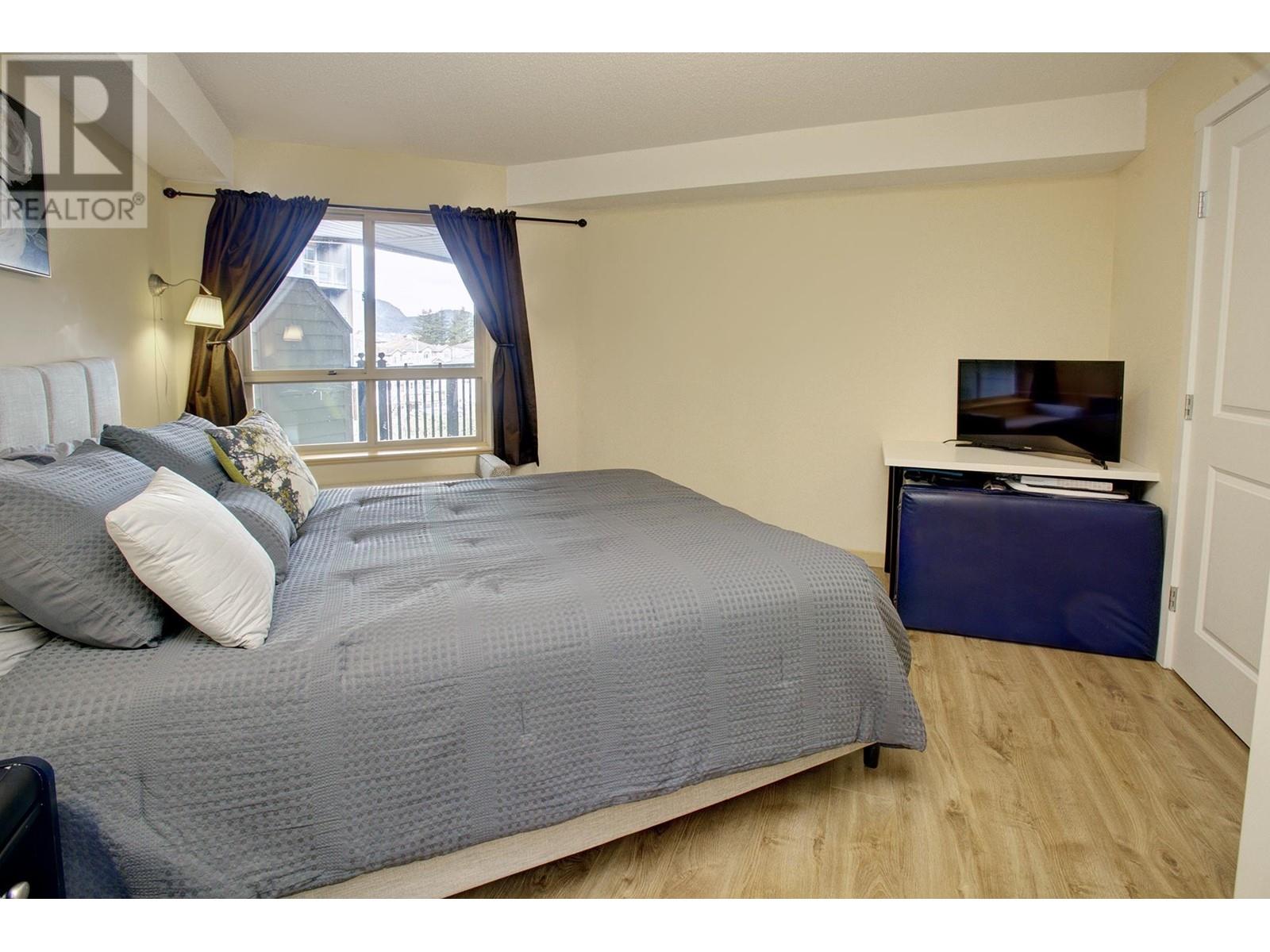 207 38003 SECOND AVENUE, Squamish