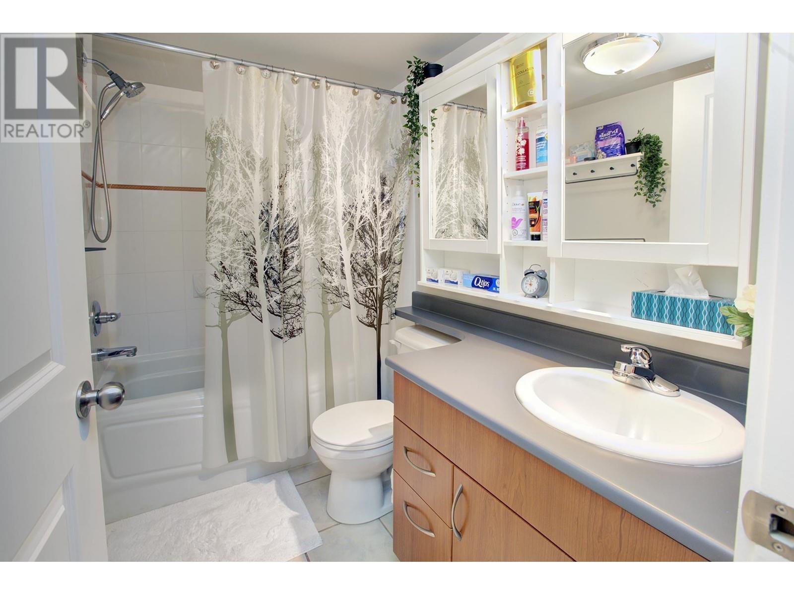 207 38003 SECOND AVENUE, Squamish