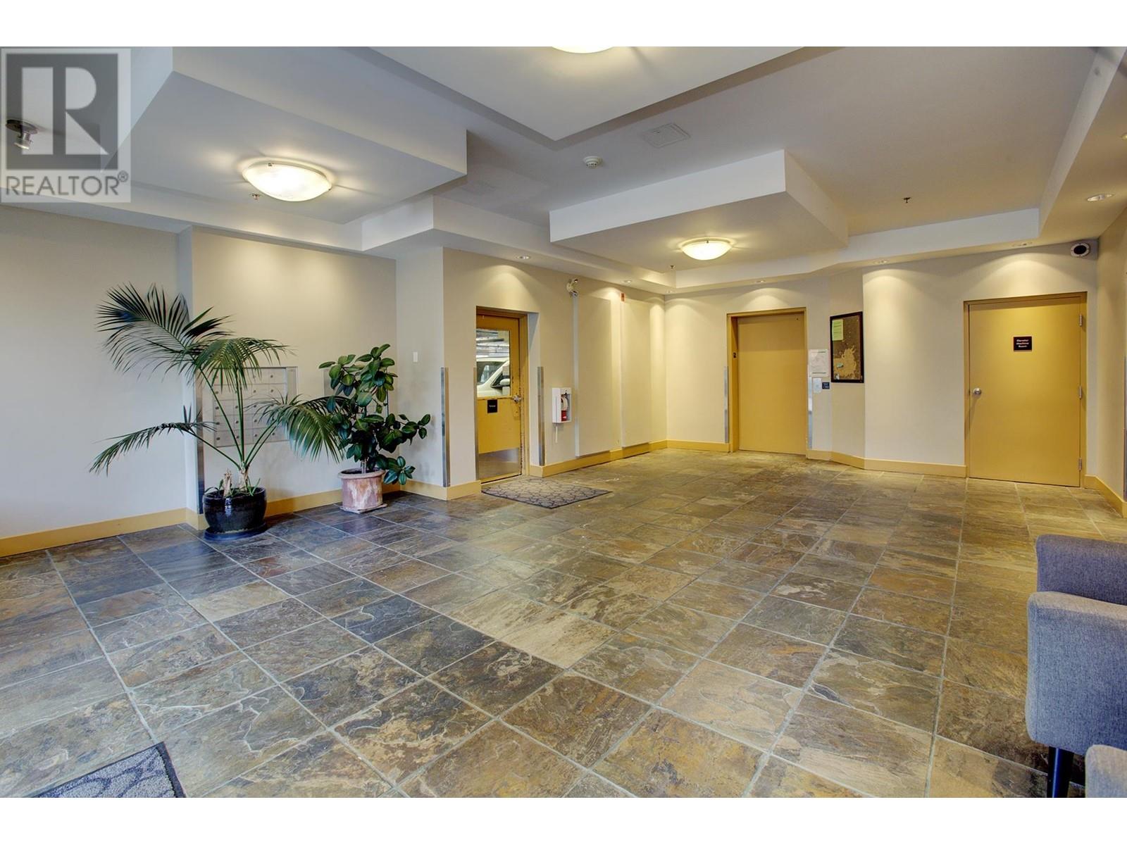 207 38003 SECOND AVENUE, Squamish