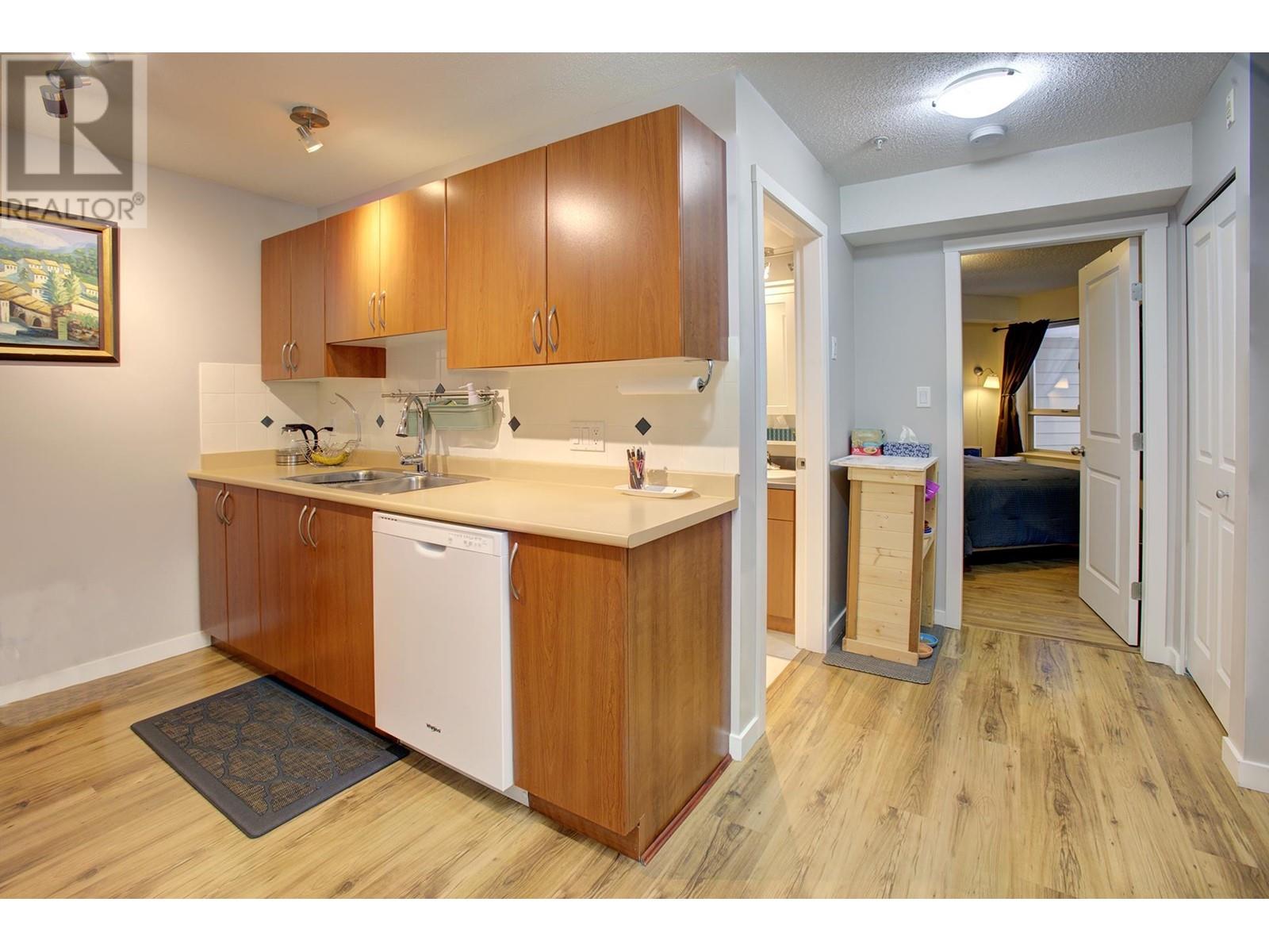 207 38003 SECOND AVENUE, Squamish