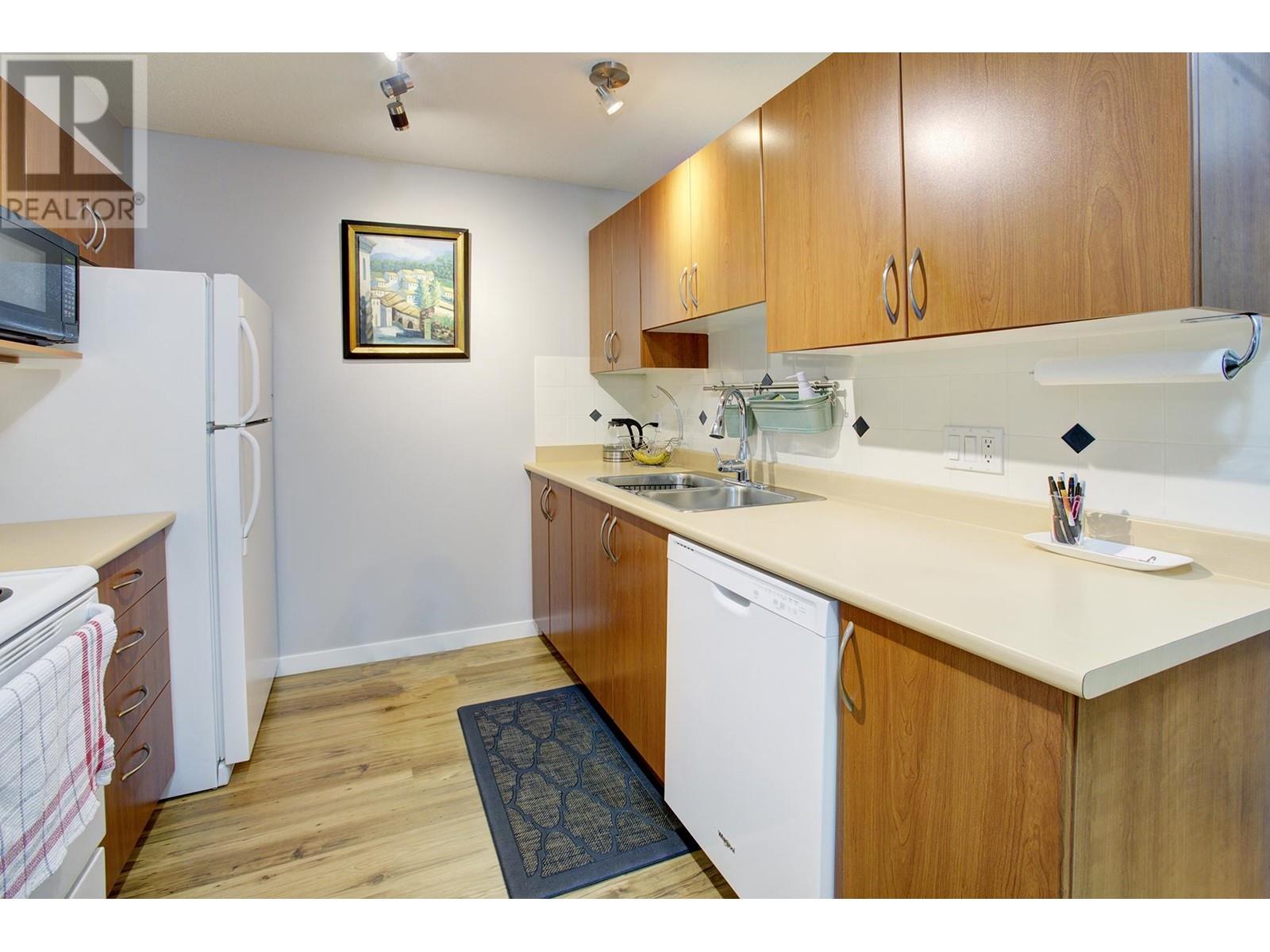 207 38003 SECOND AVENUE, Squamish