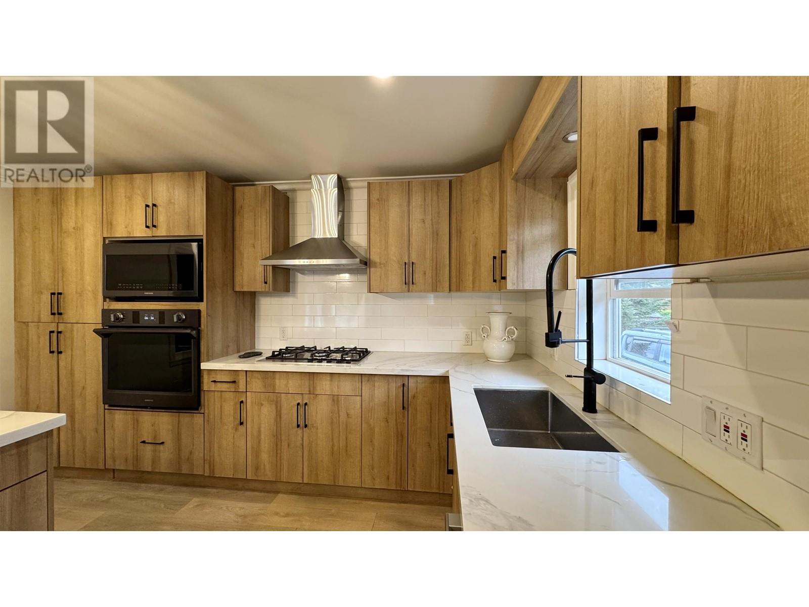 Photo 8 of 21673 Exeter Avenue, Maple Ridge BC