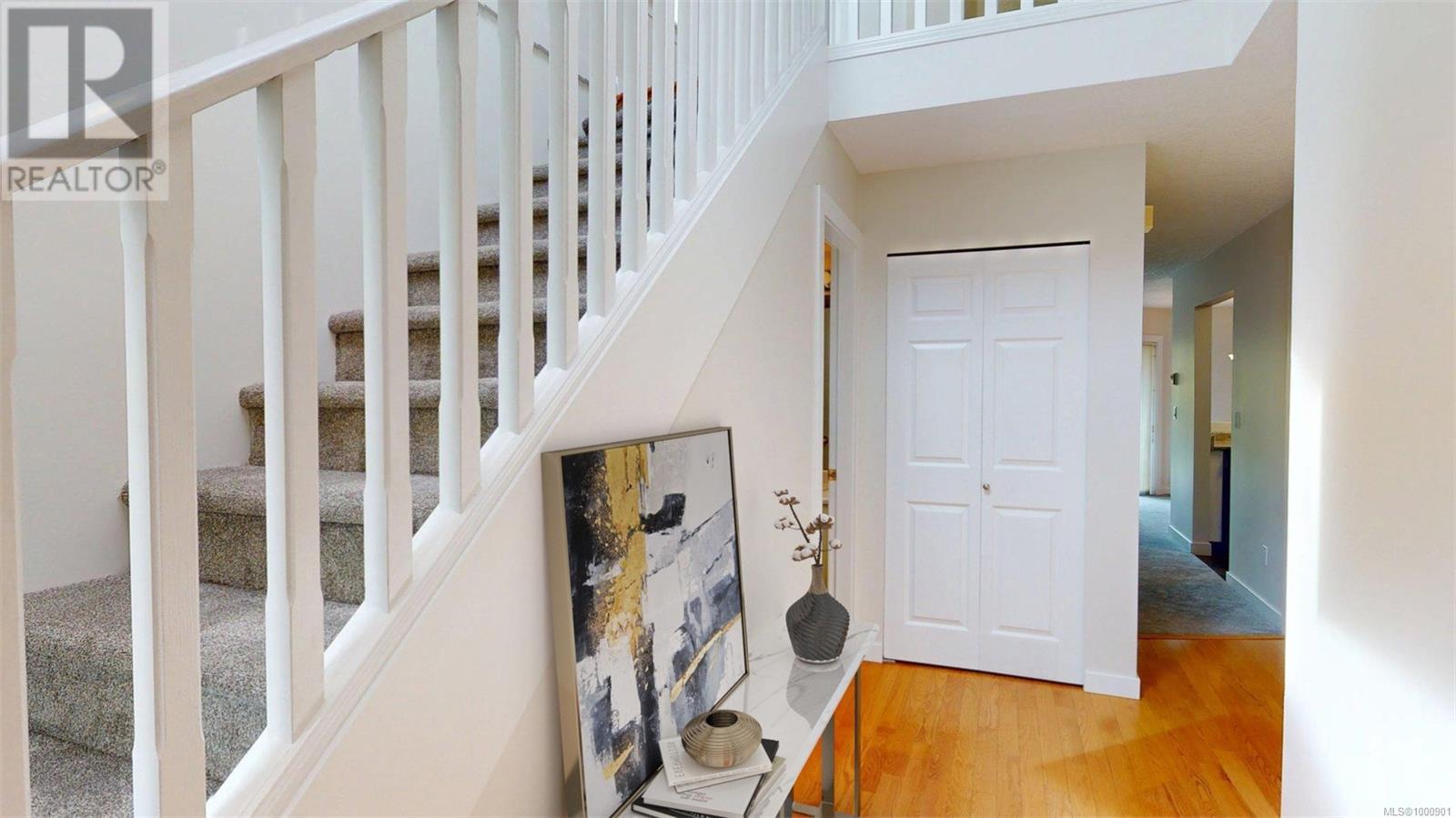 1 1441 Hillside Avenue, Victoria