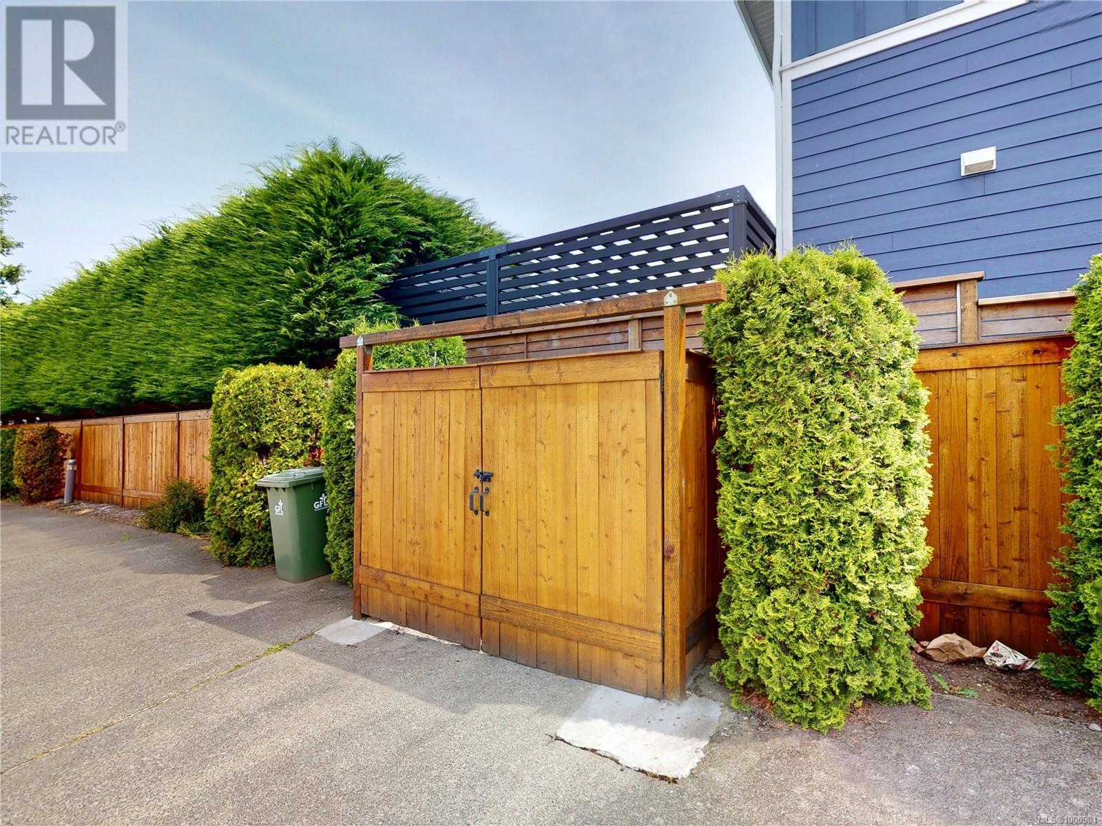 1 1441 Hillside Avenue, Victoria