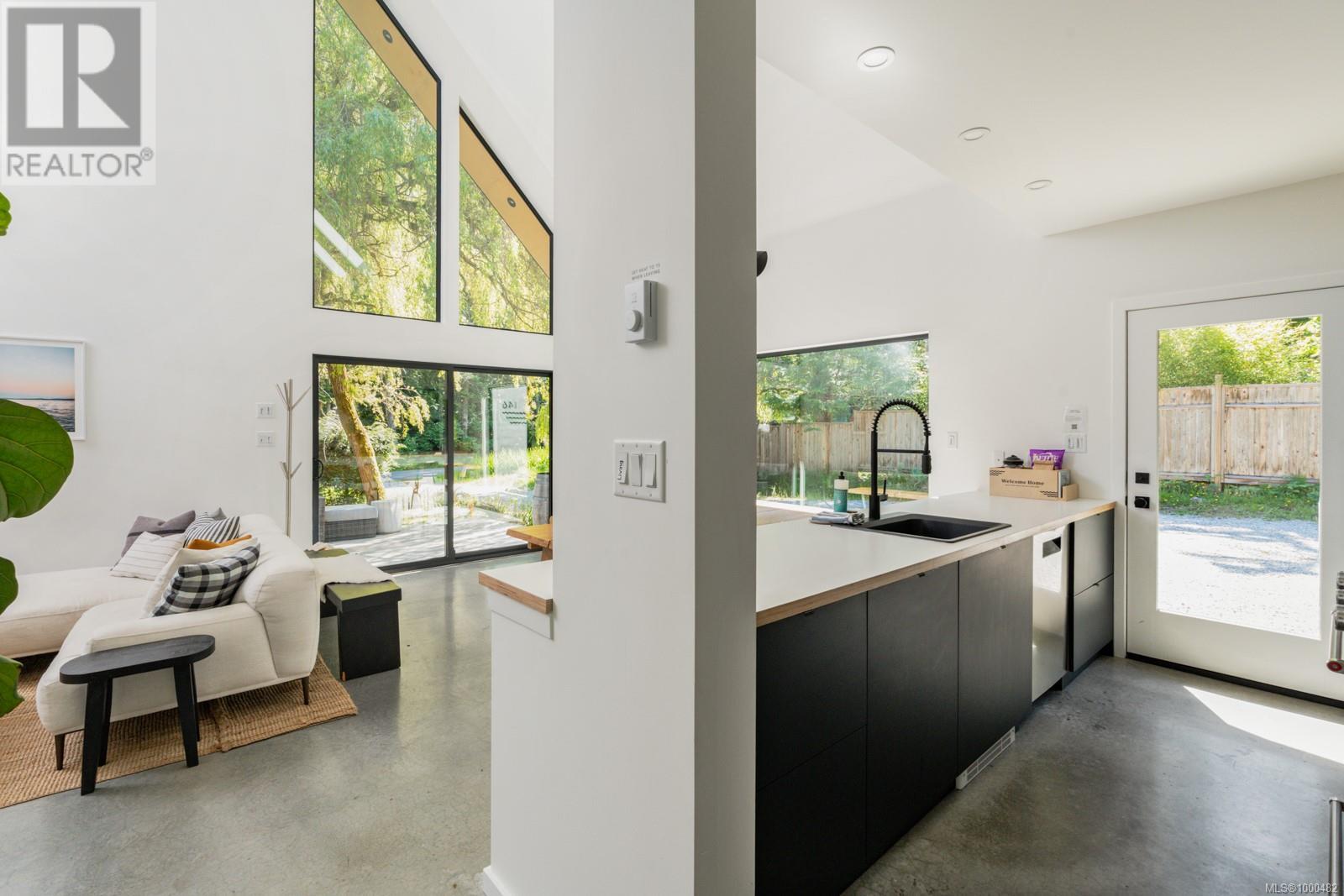 146 Menhinick Dr, Salt Spring