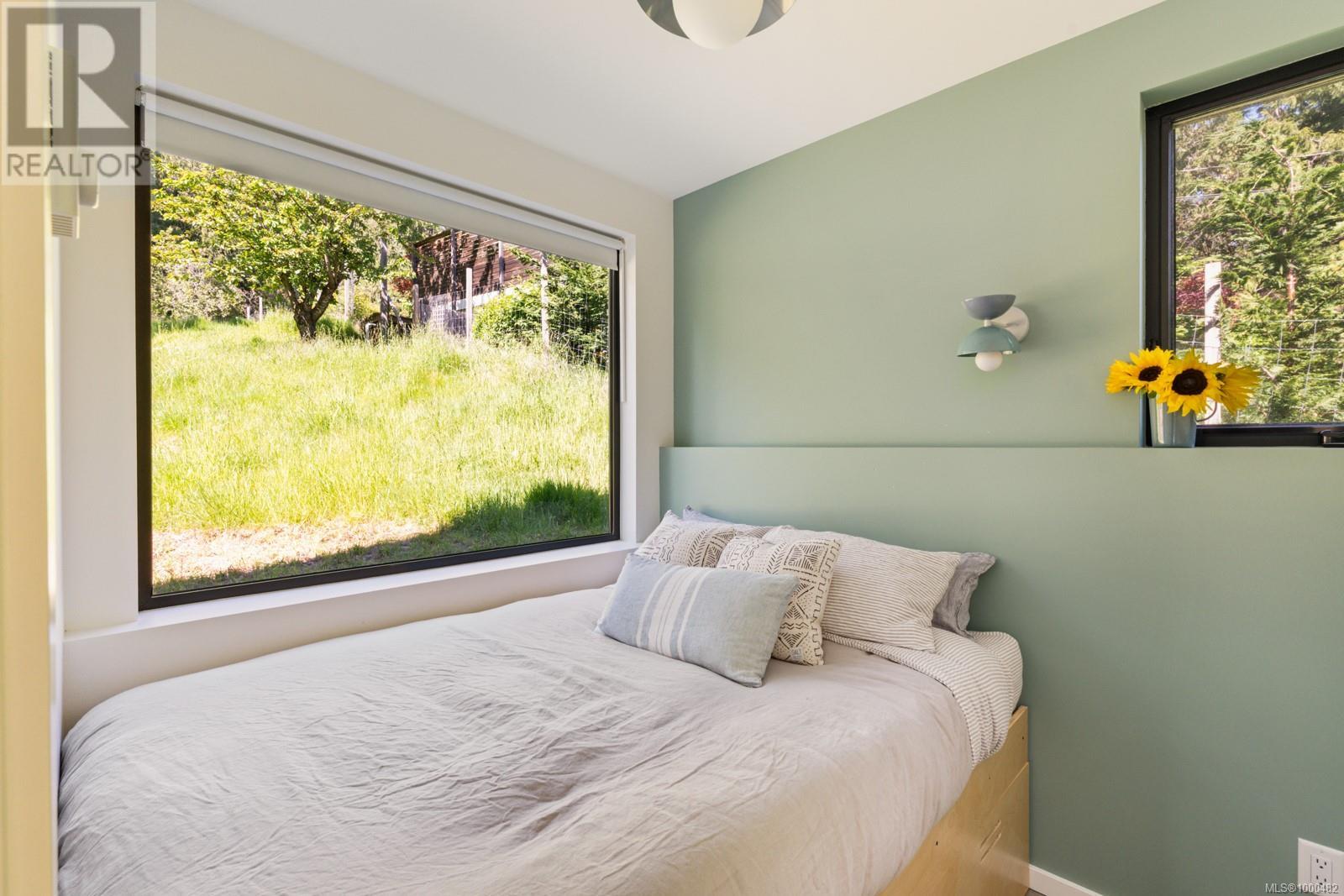 146 Menhinick Dr, Salt Spring