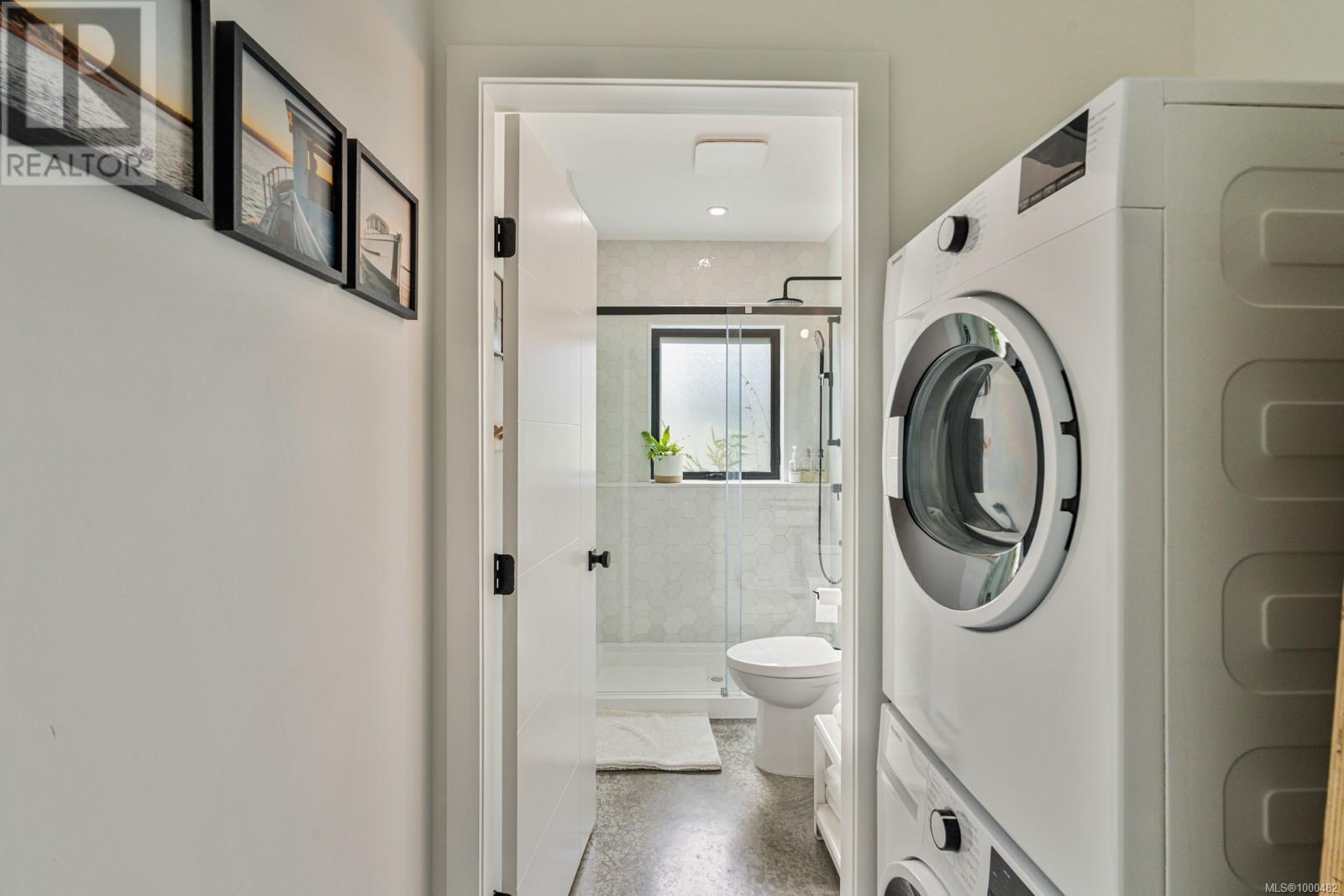 146 Menhinick Dr, Salt Spring