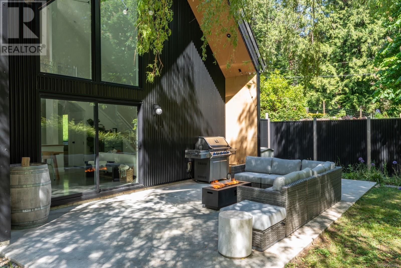 146 Menhinick Dr, Salt Spring