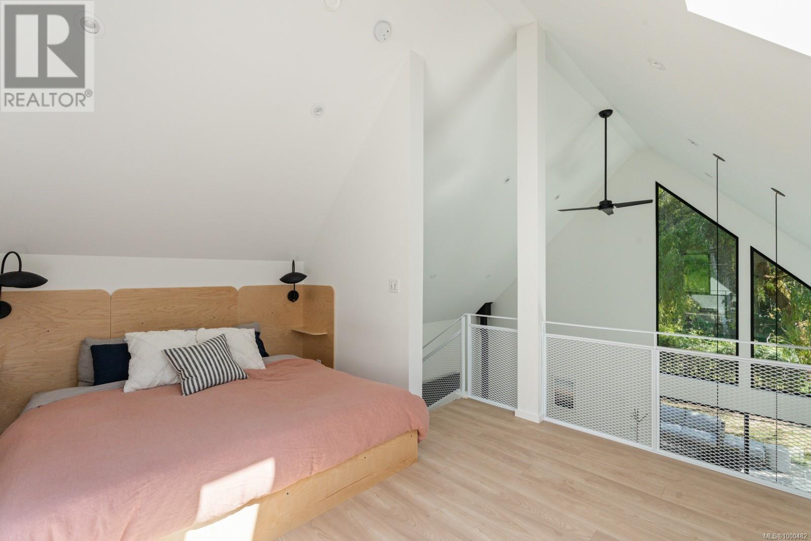 146 Menhinick Dr, Salt Spring