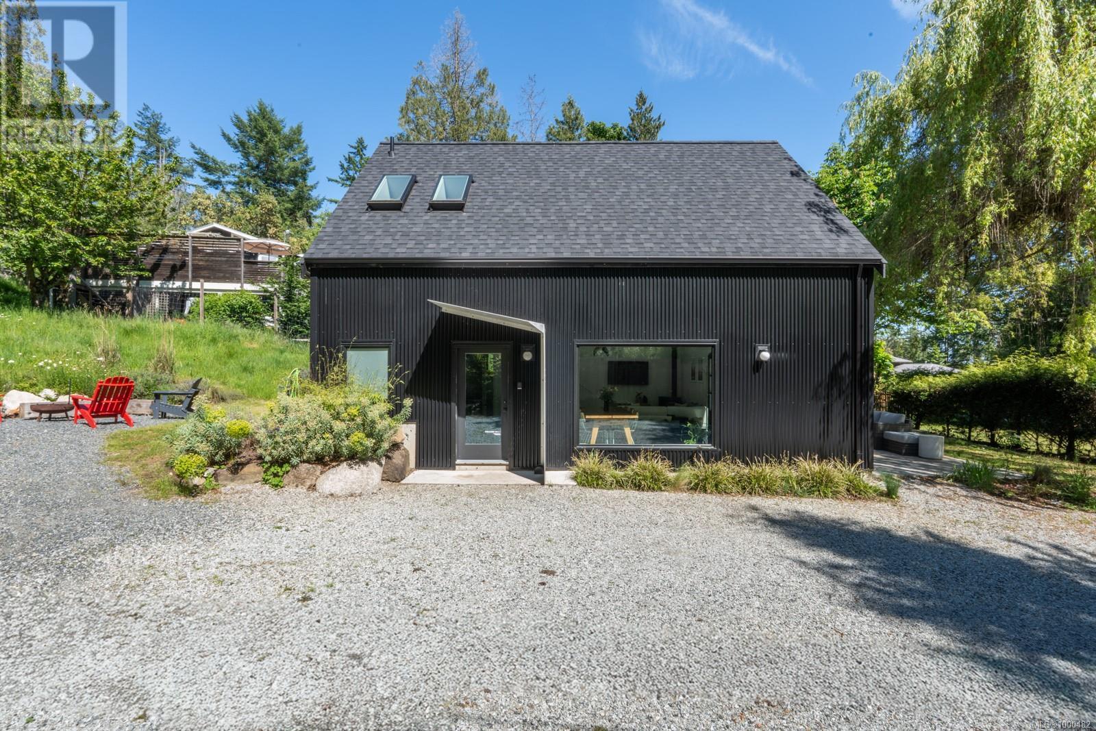 146 Menhinick Dr, Salt Spring