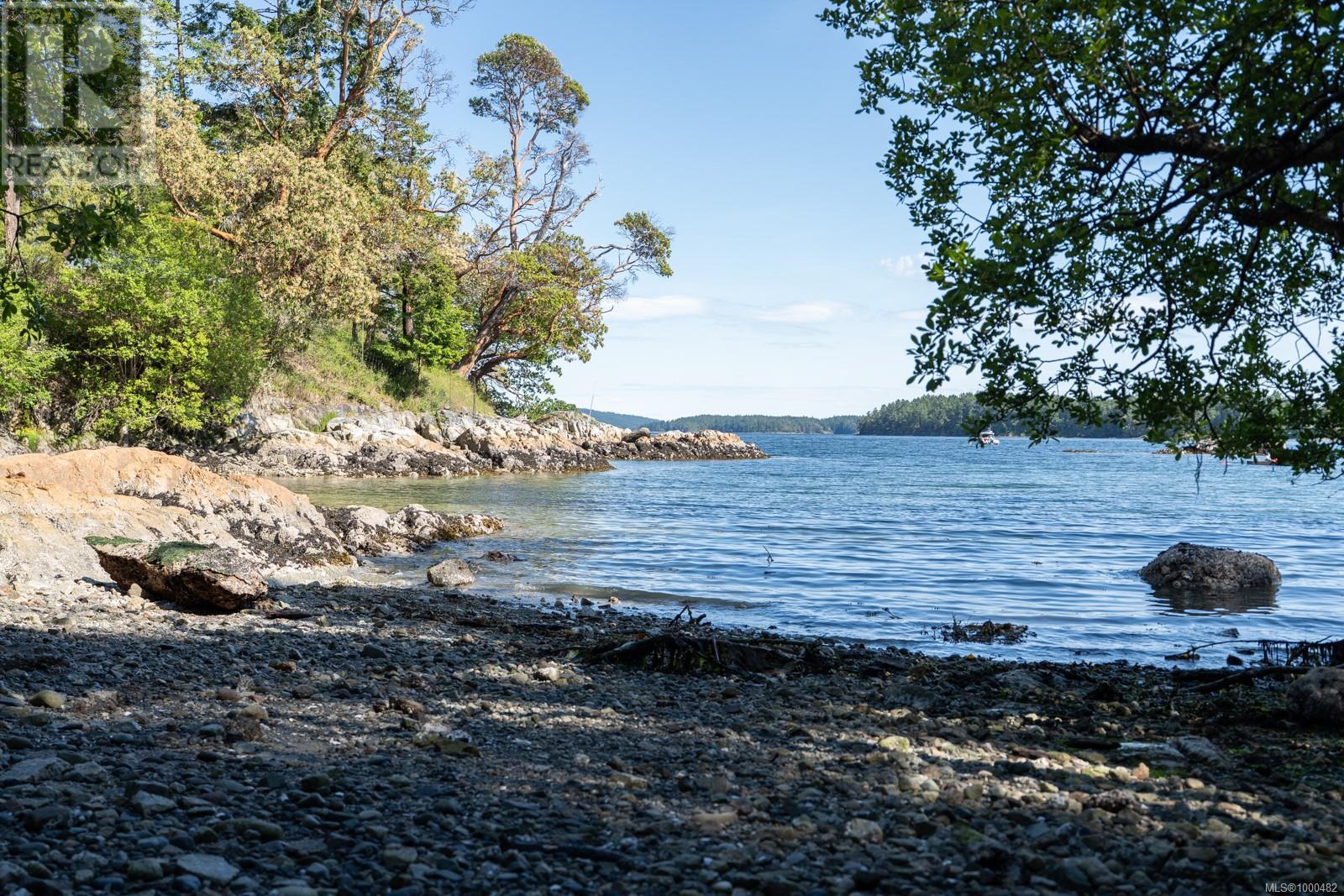 146 Menhinick Dr, Salt Spring