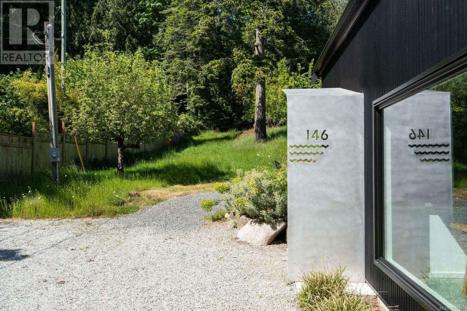 146 Menhinick Dr, Salt Spring