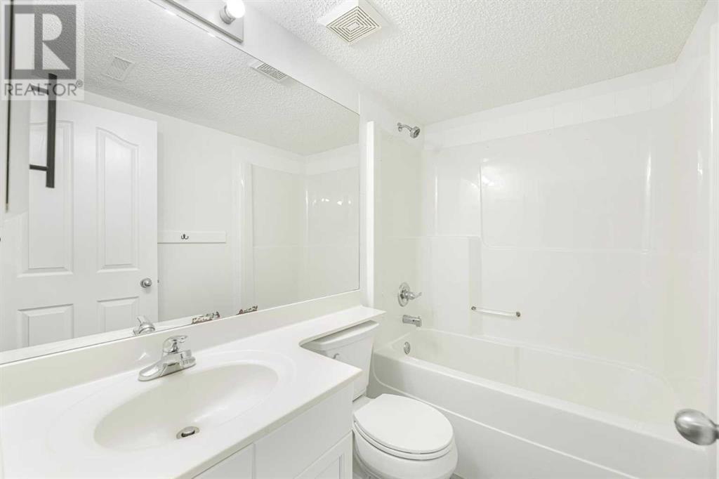 Single Family House for Sale in  Strathlea Grove SW Strathcona Park Calgary 