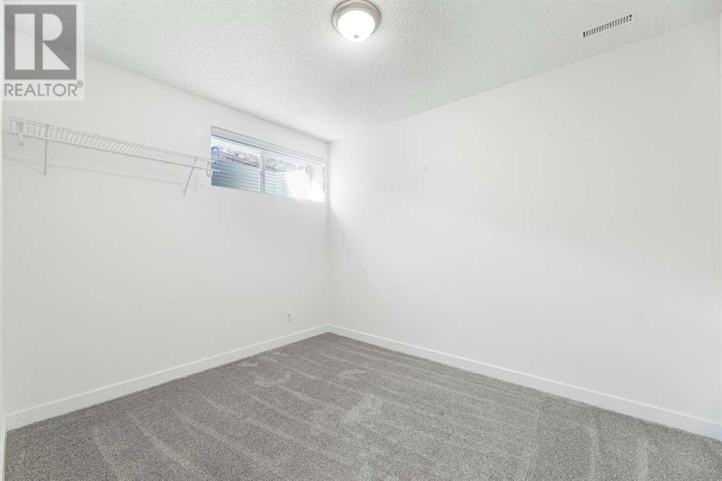 Single Family House for Sale in  Strathlea Grove SW Strathcona Park Calgary 