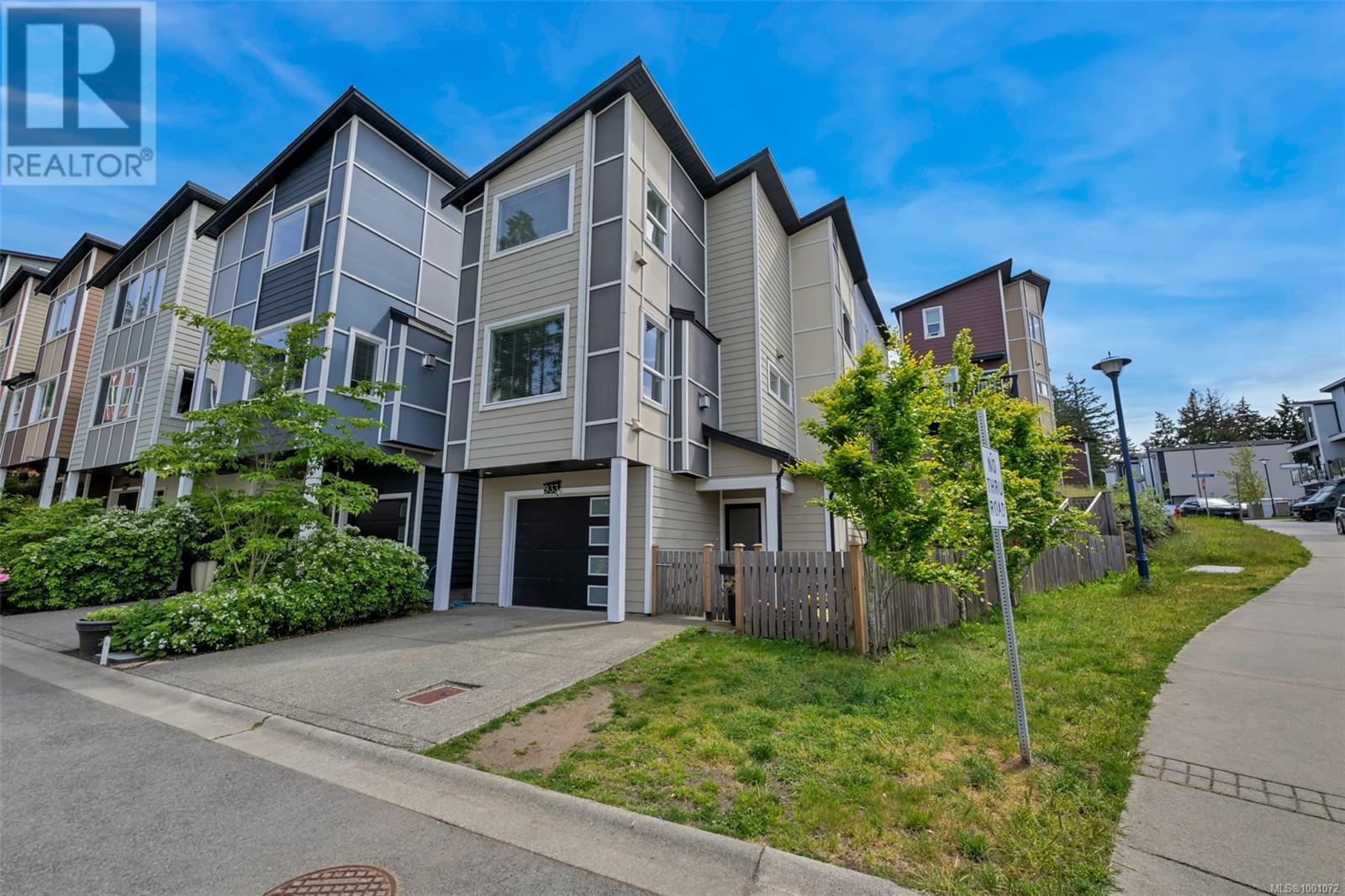  933 Solitaire Landing, Langford