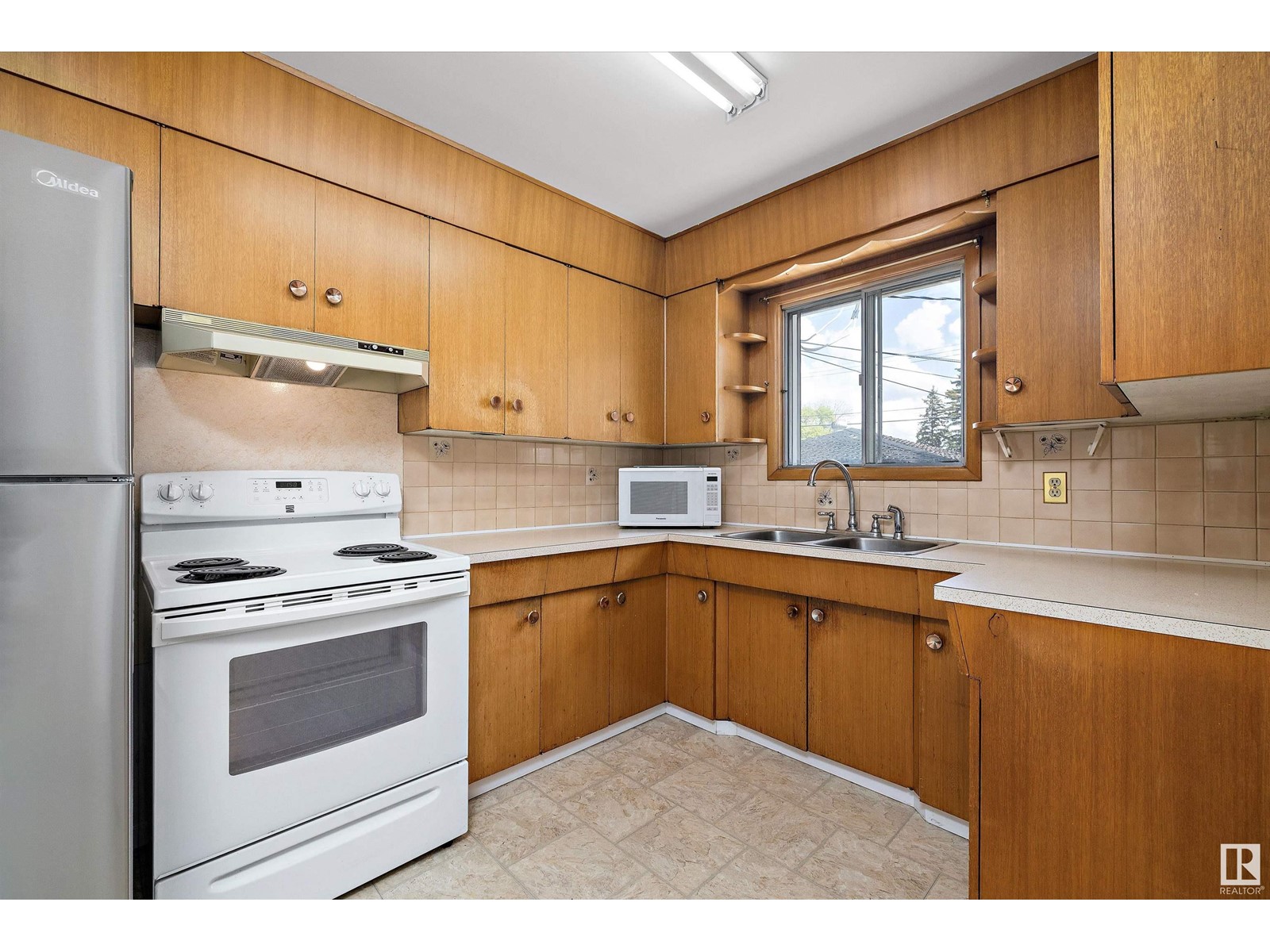 Single Family House Bungalow for Sale in  /   ST NW Edmonton 