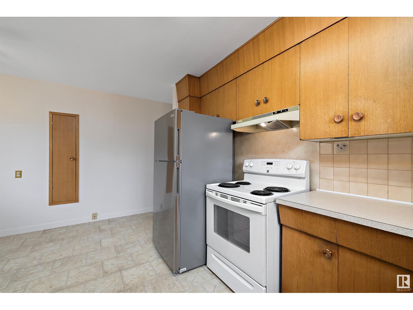 Single Family House Bungalow for Sale in  /   ST NW Edmonton 