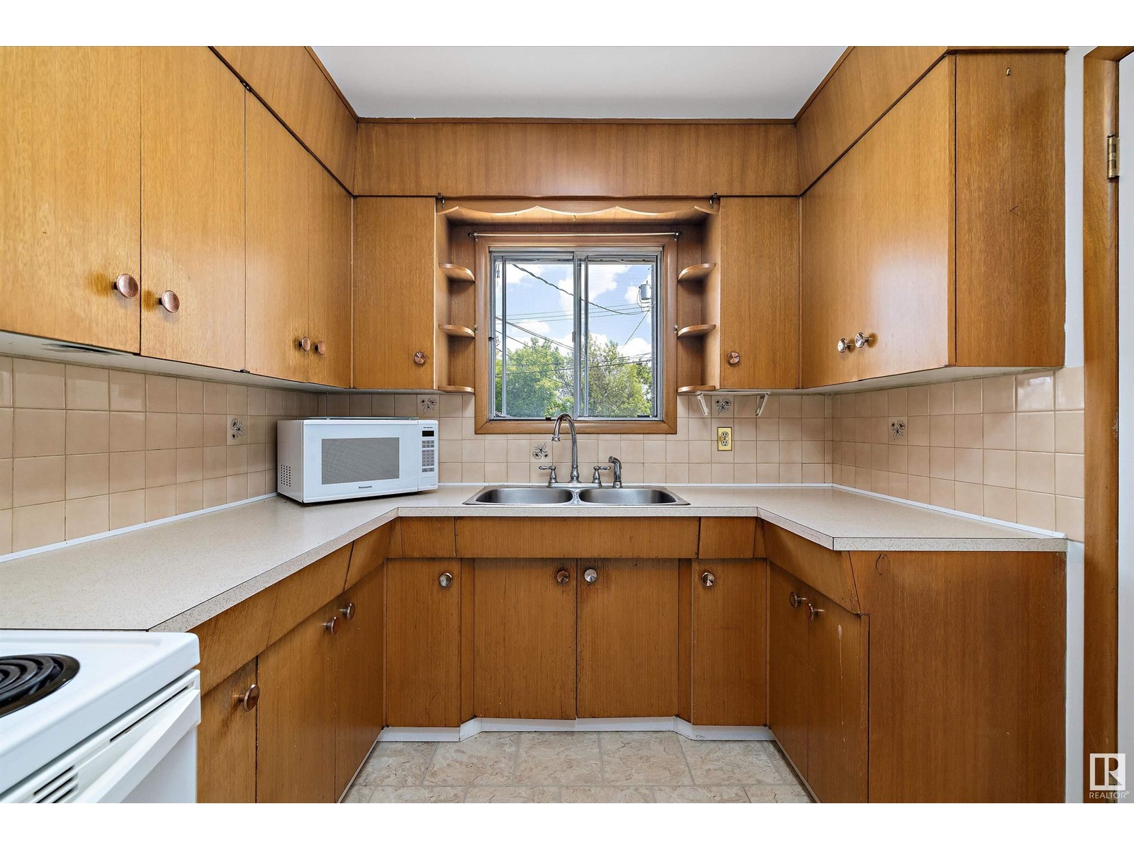 Single Family House Bungalow for Sale in  /   ST NW Edmonton 