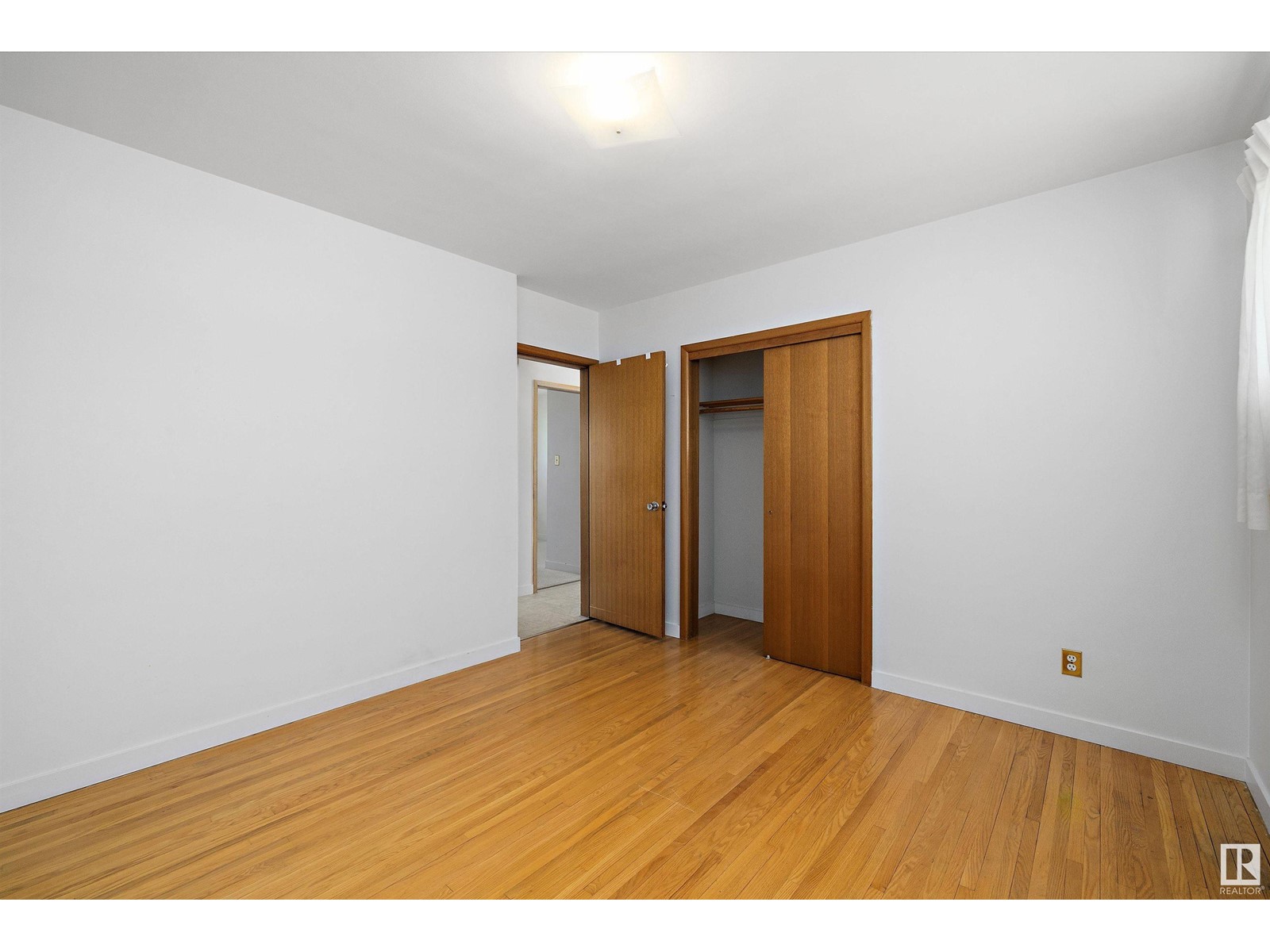 Single Family House Bungalow for Sale in  /   ST NW Edmonton 