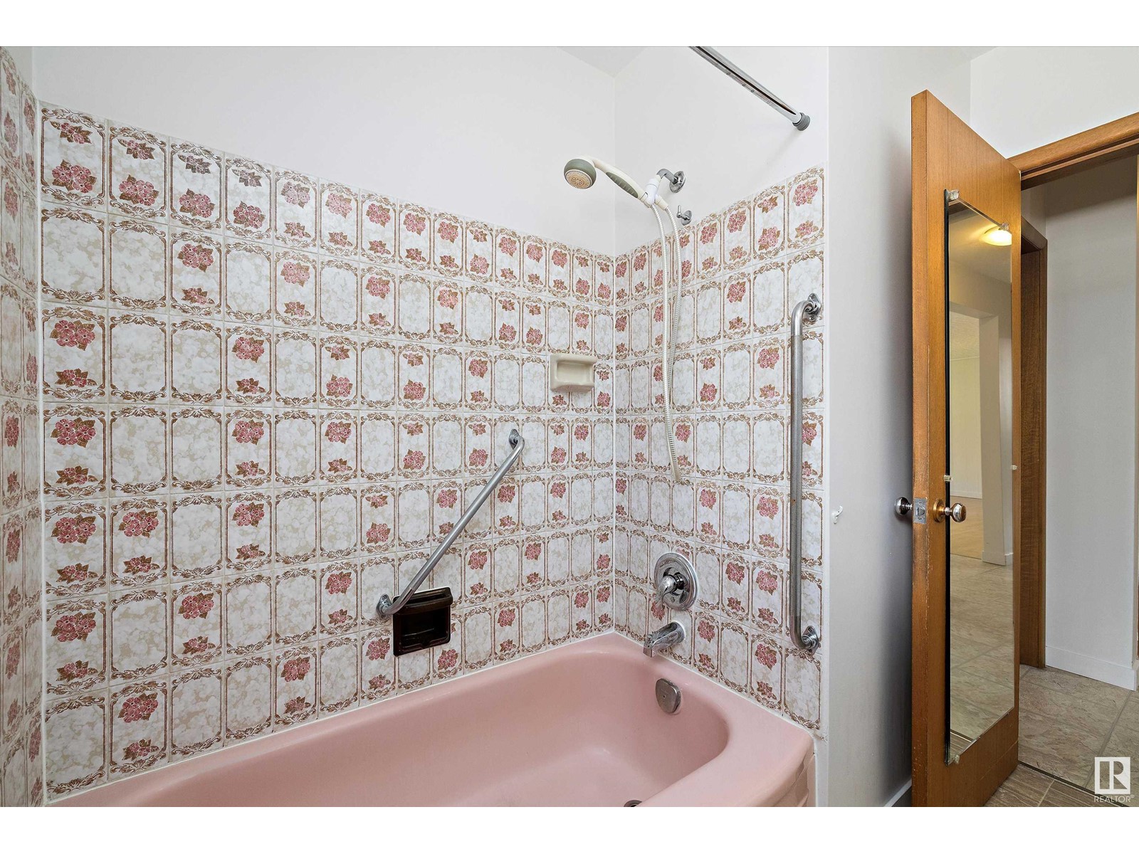 Single Family House Bungalow for Sale in  /   ST NW Edmonton 