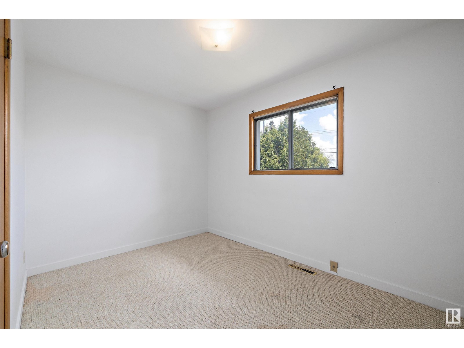 Single Family House Bungalow for Sale in  /   ST NW Edmonton 