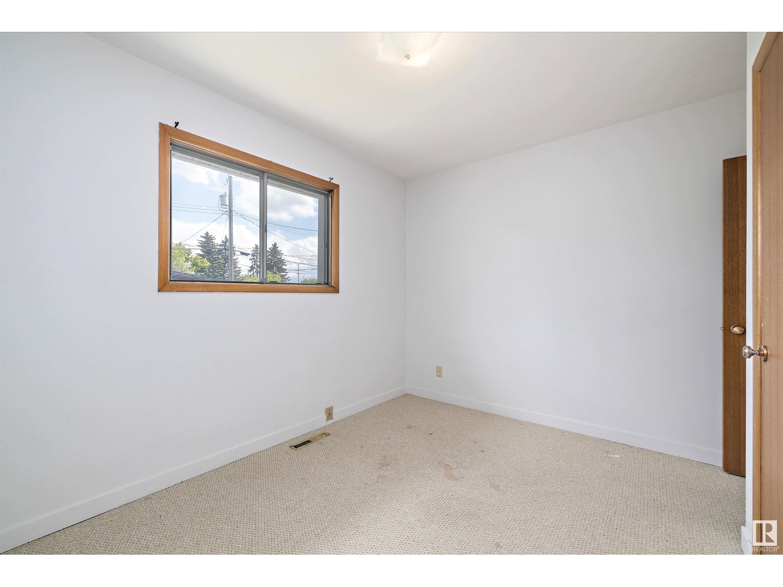 Single Family House Bungalow for Sale in  /   ST NW Edmonton 