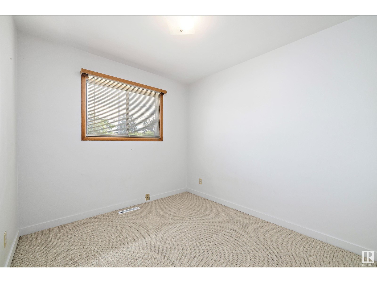 Single Family House Bungalow for Sale in  /   ST NW Edmonton 