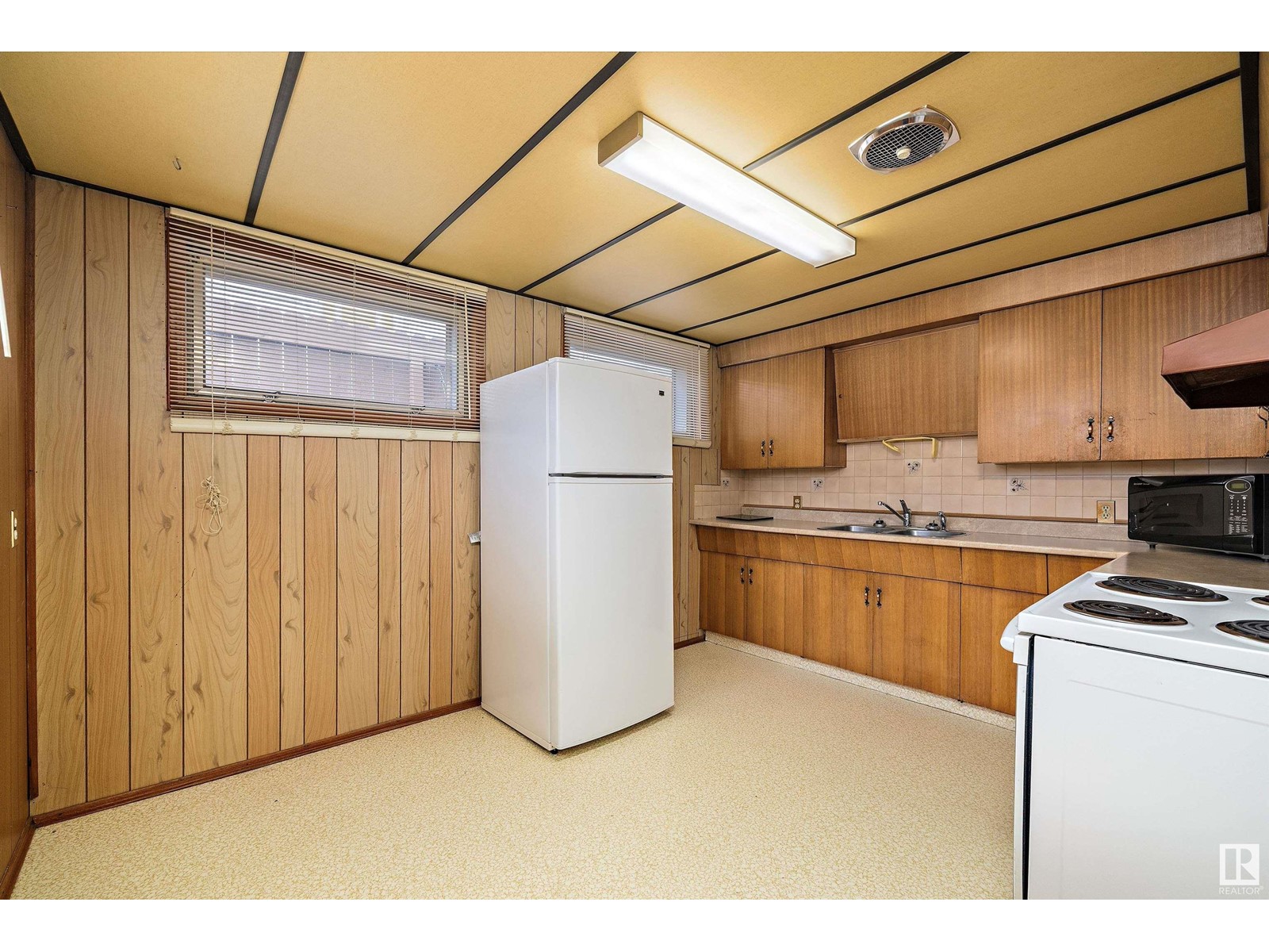 Single Family House Bungalow for Sale in  /   ST NW Edmonton 