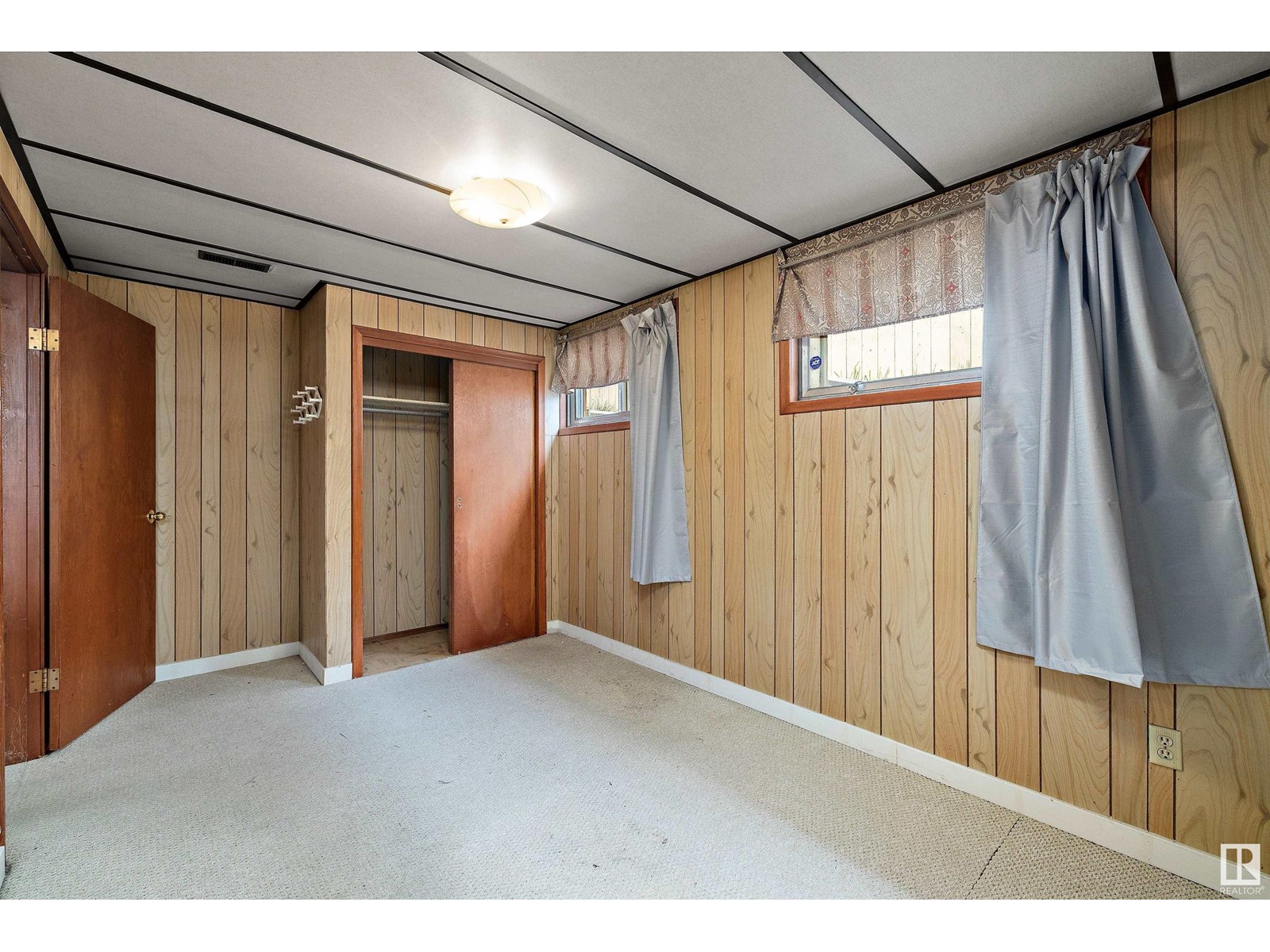 Single Family House Bungalow for Sale in  /   ST NW Edmonton 