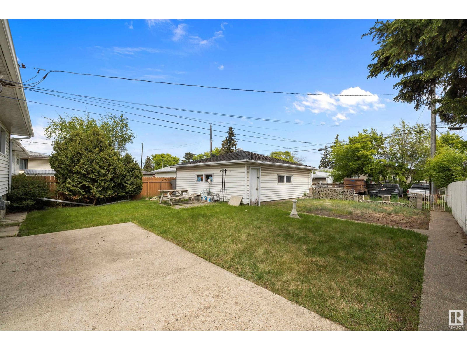 Single Family House Bungalow for Sale in  /   ST NW Edmonton 