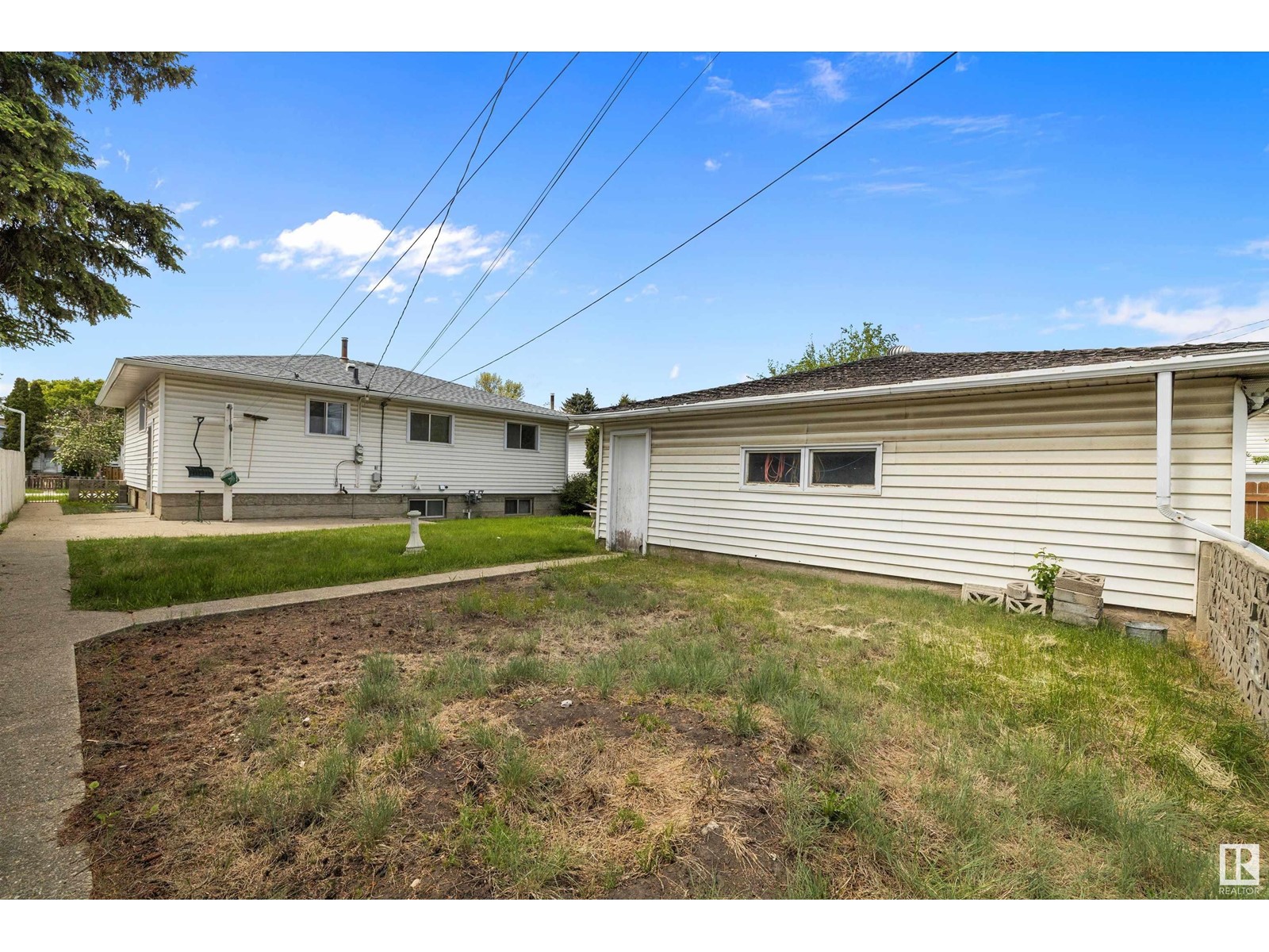 Single Family House Bungalow for Sale in  /   ST NW Edmonton 