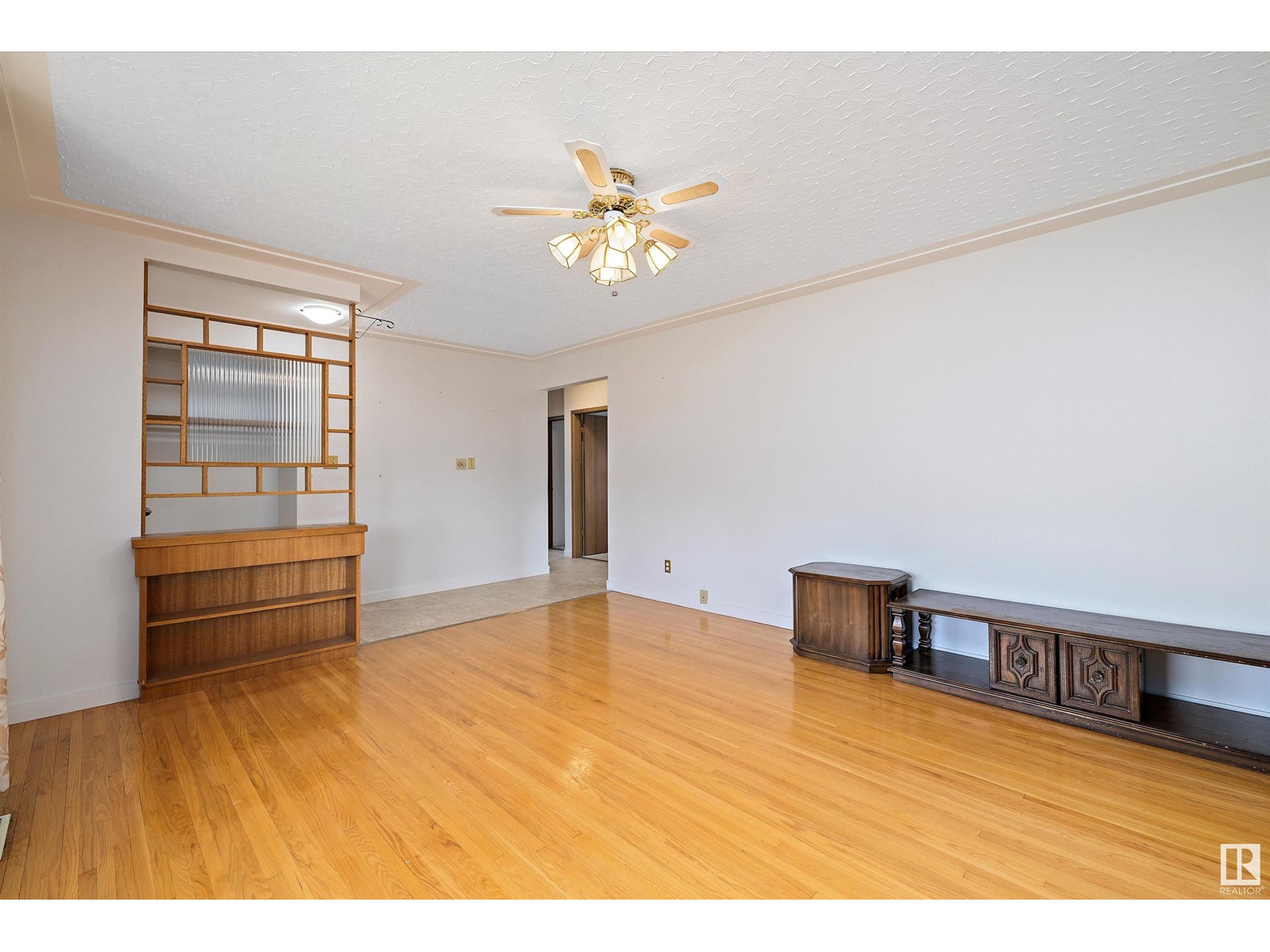 Single Family House Bungalow for Sale in  /   ST NW Edmonton 