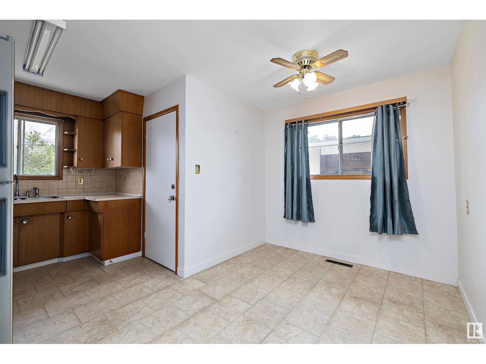 Single Family House Bungalow for Sale in  /   ST NW Edmonton 