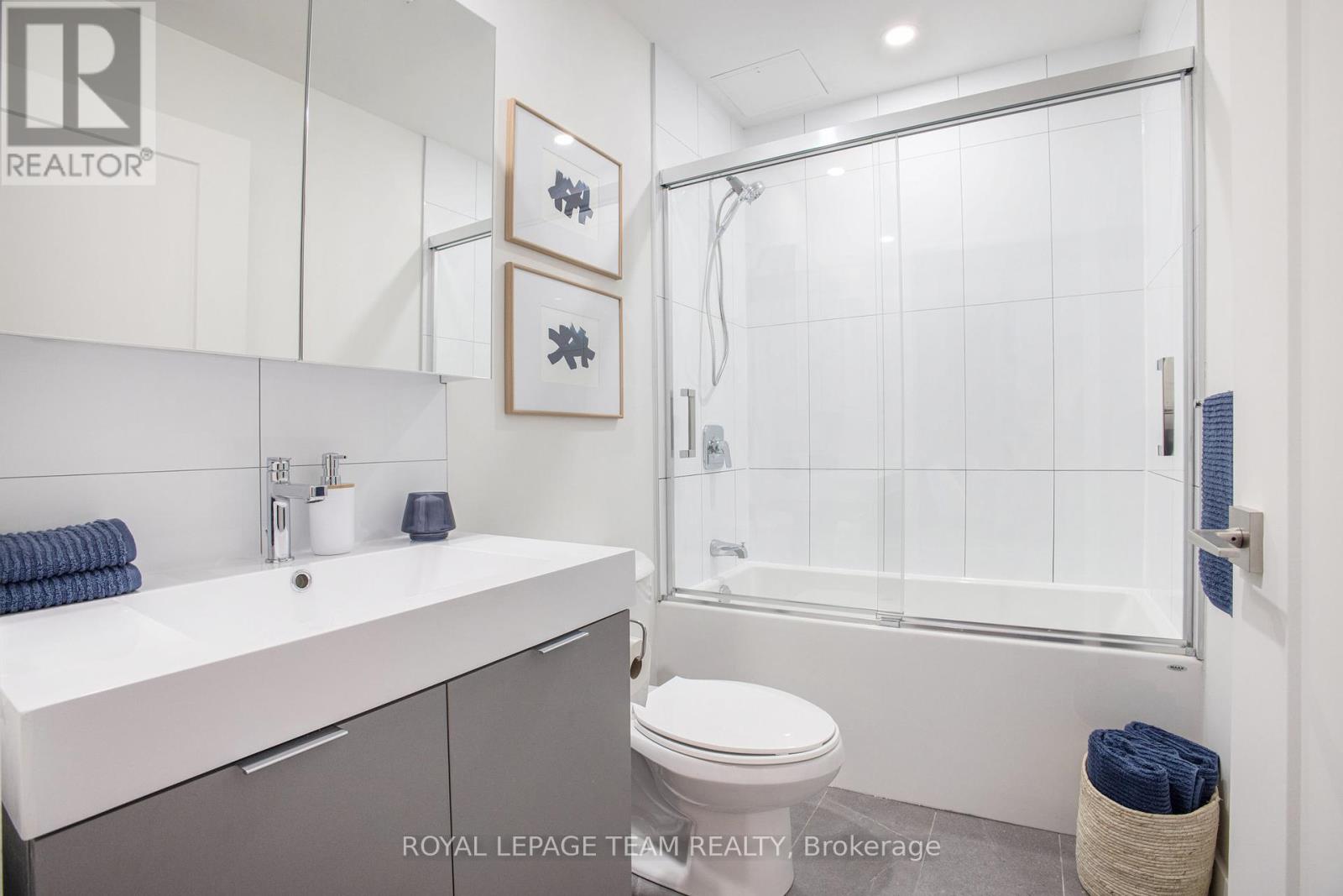 Model Unit - 4pc washroom