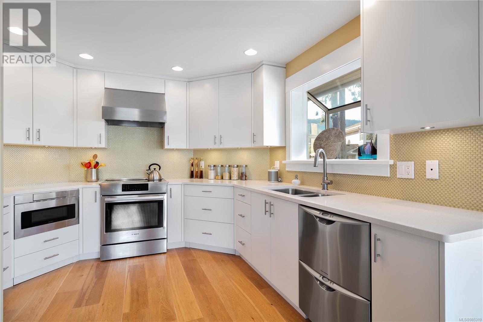 9 111 Fulford-Ganges Rd, Salt Spring