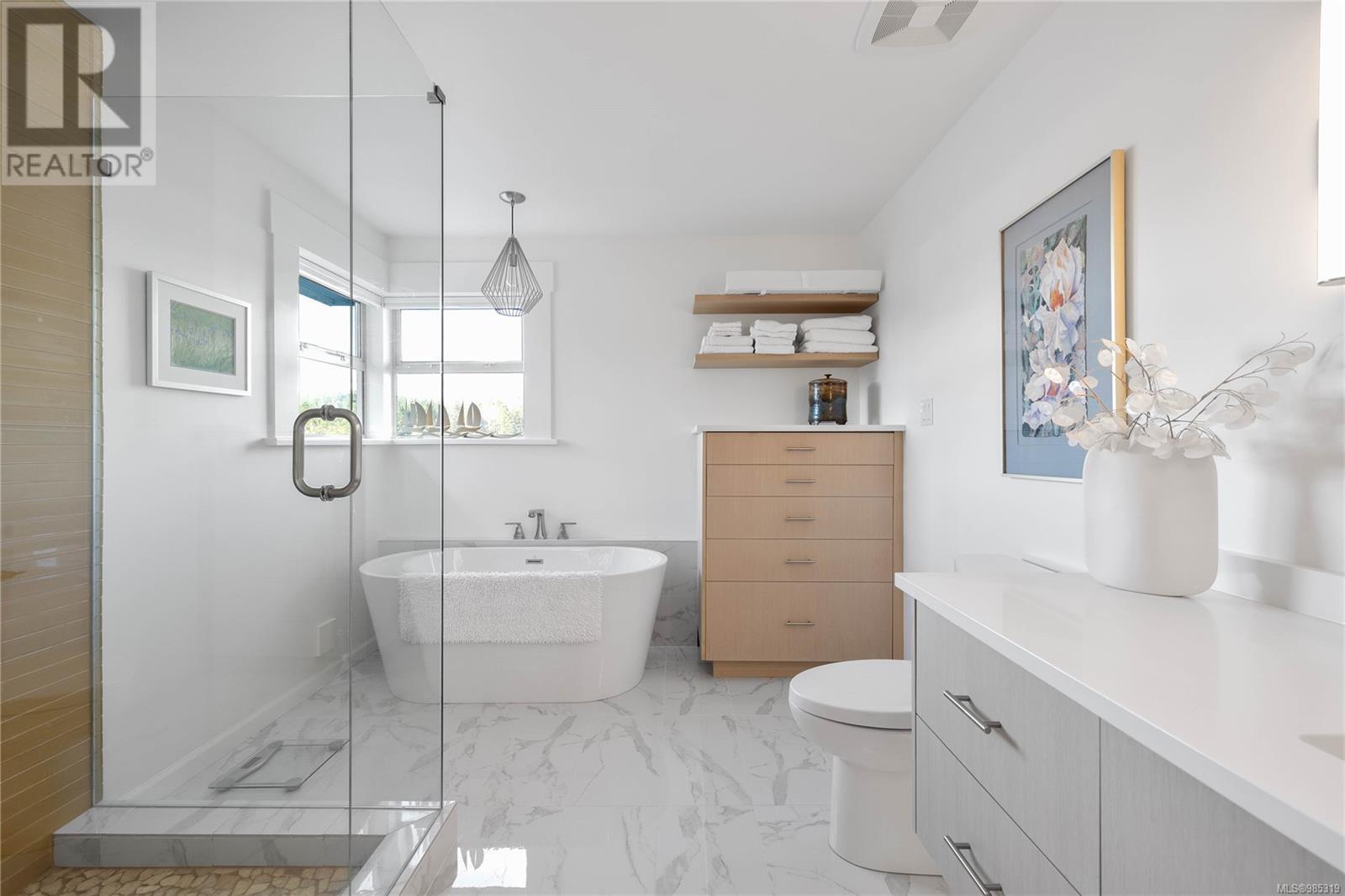9 111 Fulford-Ganges Rd, Salt Spring