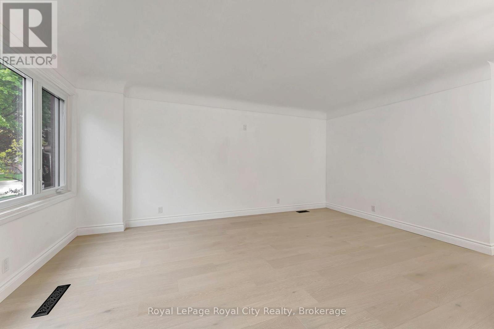 Photo 31 of 379 East 27th Street, Hamilton ON