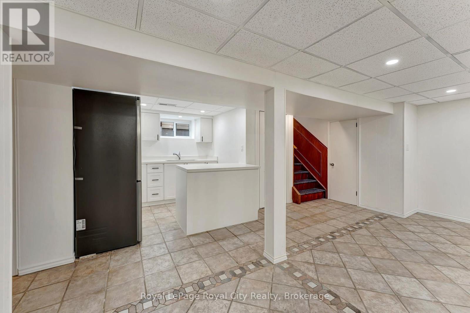 Photo 5 of 379 East 27th Street, Hamilton ON