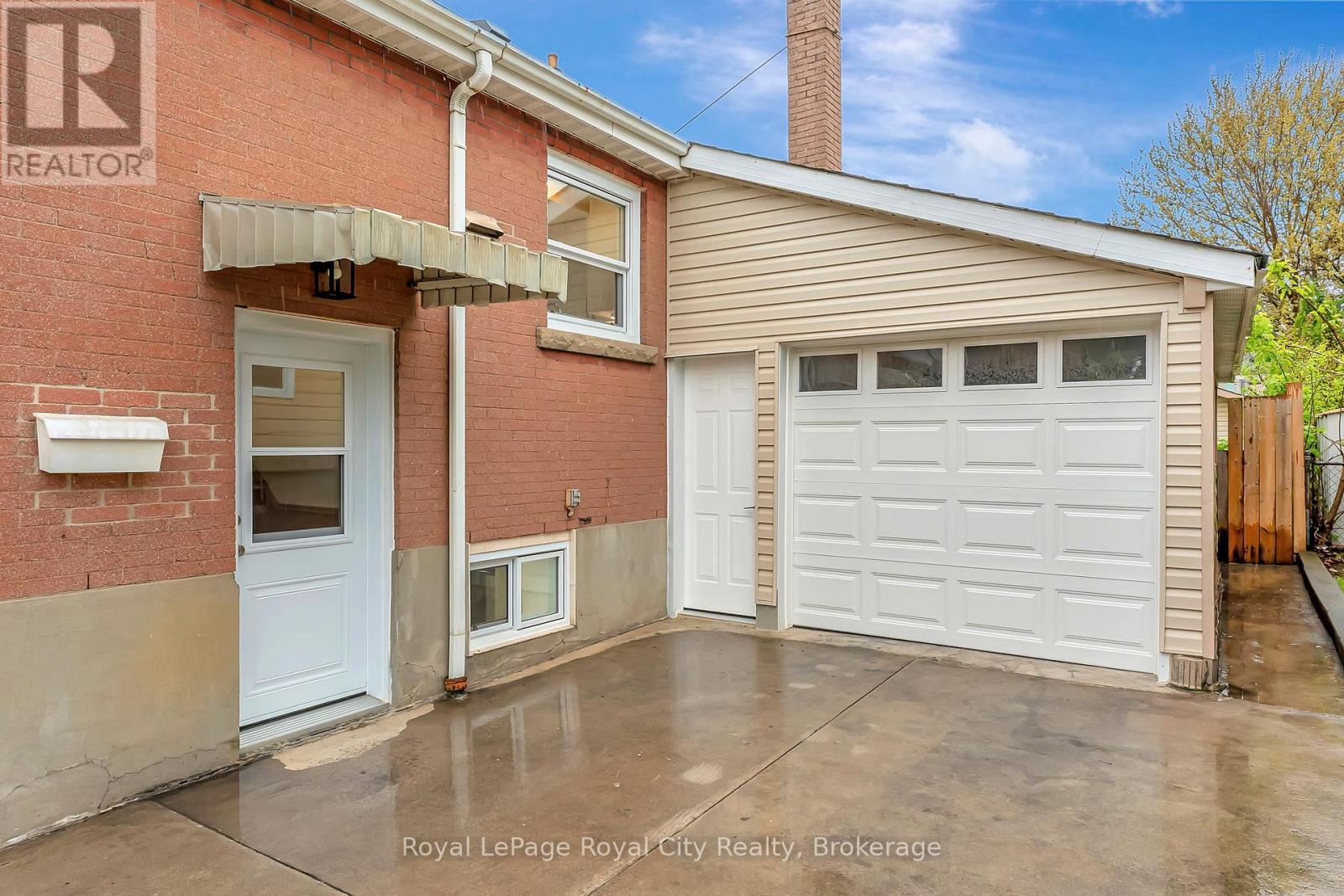 Photo 10 of 379 East 27th Street, Hamilton ON