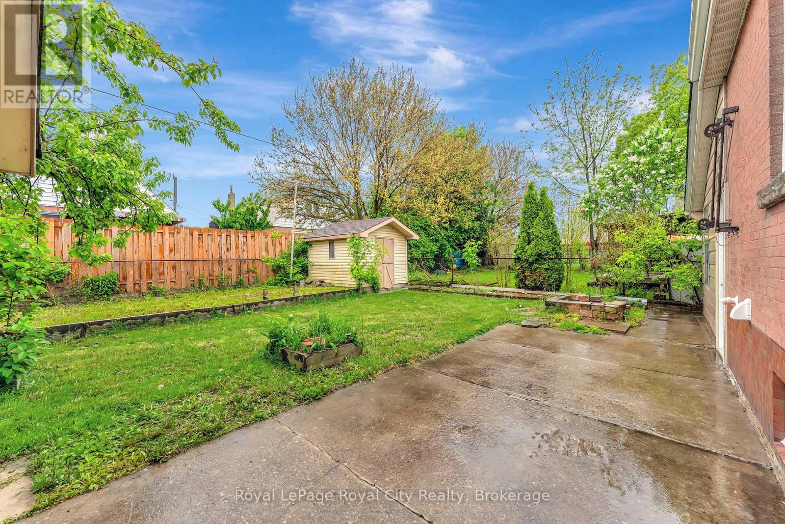 Photo 11 of 379 East 27th Street, Hamilton ON