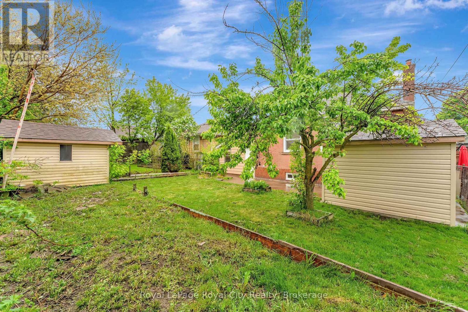 Photo 9 of 379 East 27th Street, Hamilton ON