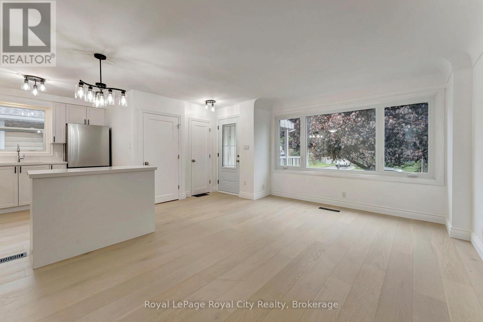 Photo 14 of 379 East 27th Street, Hamilton ON