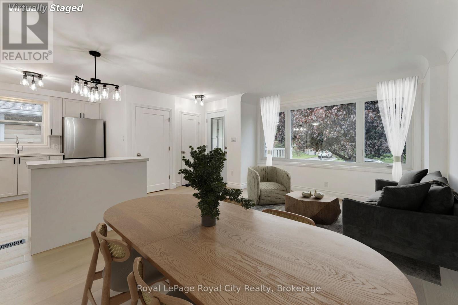 Photo 3 of 379 East 27th Street, Hamilton ON
