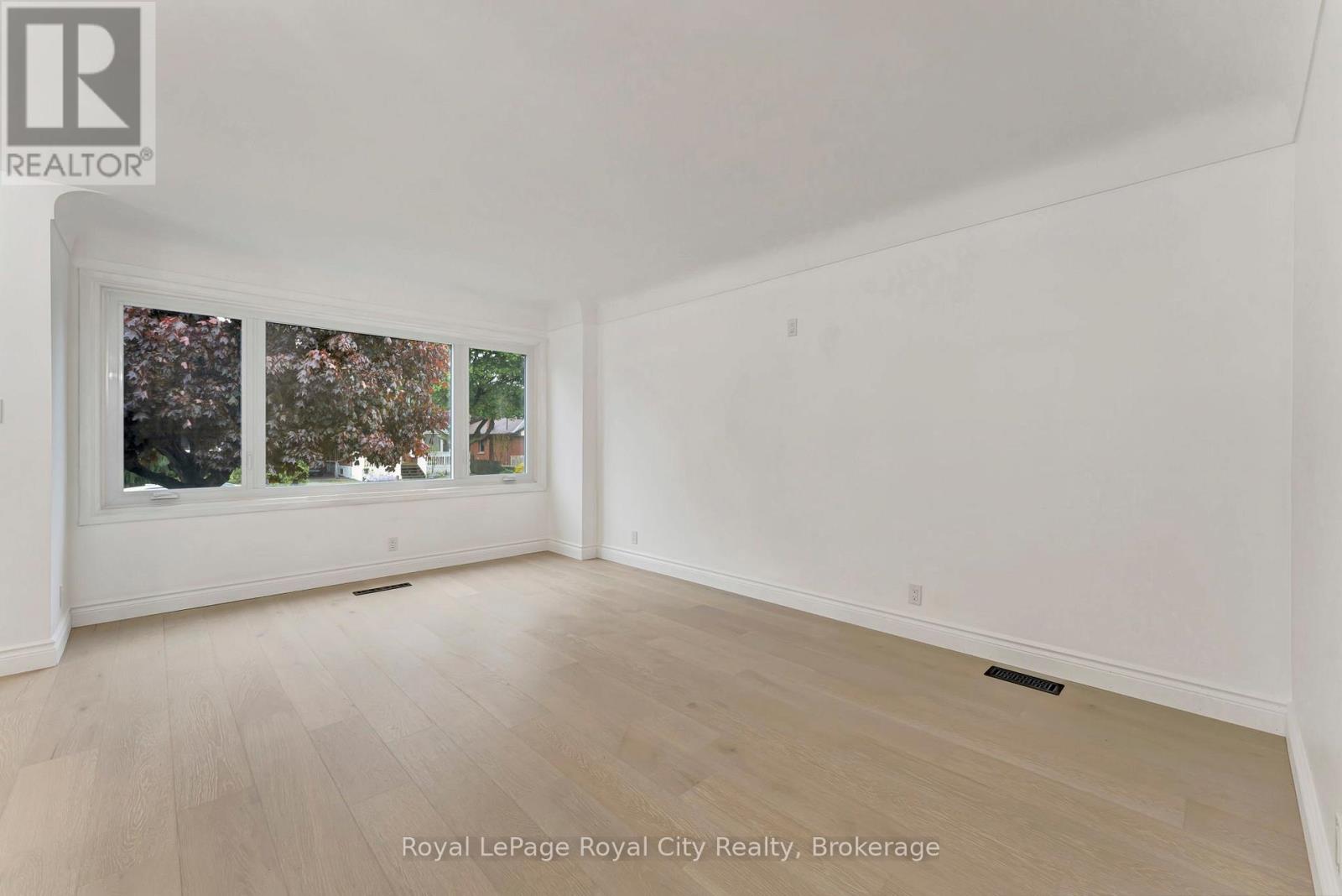 Photo 23 of 379 East 27th Street, Hamilton ON