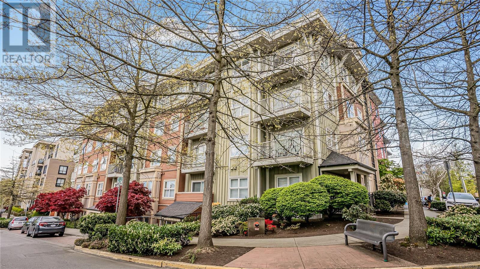 312 870 Short Street, Saanich